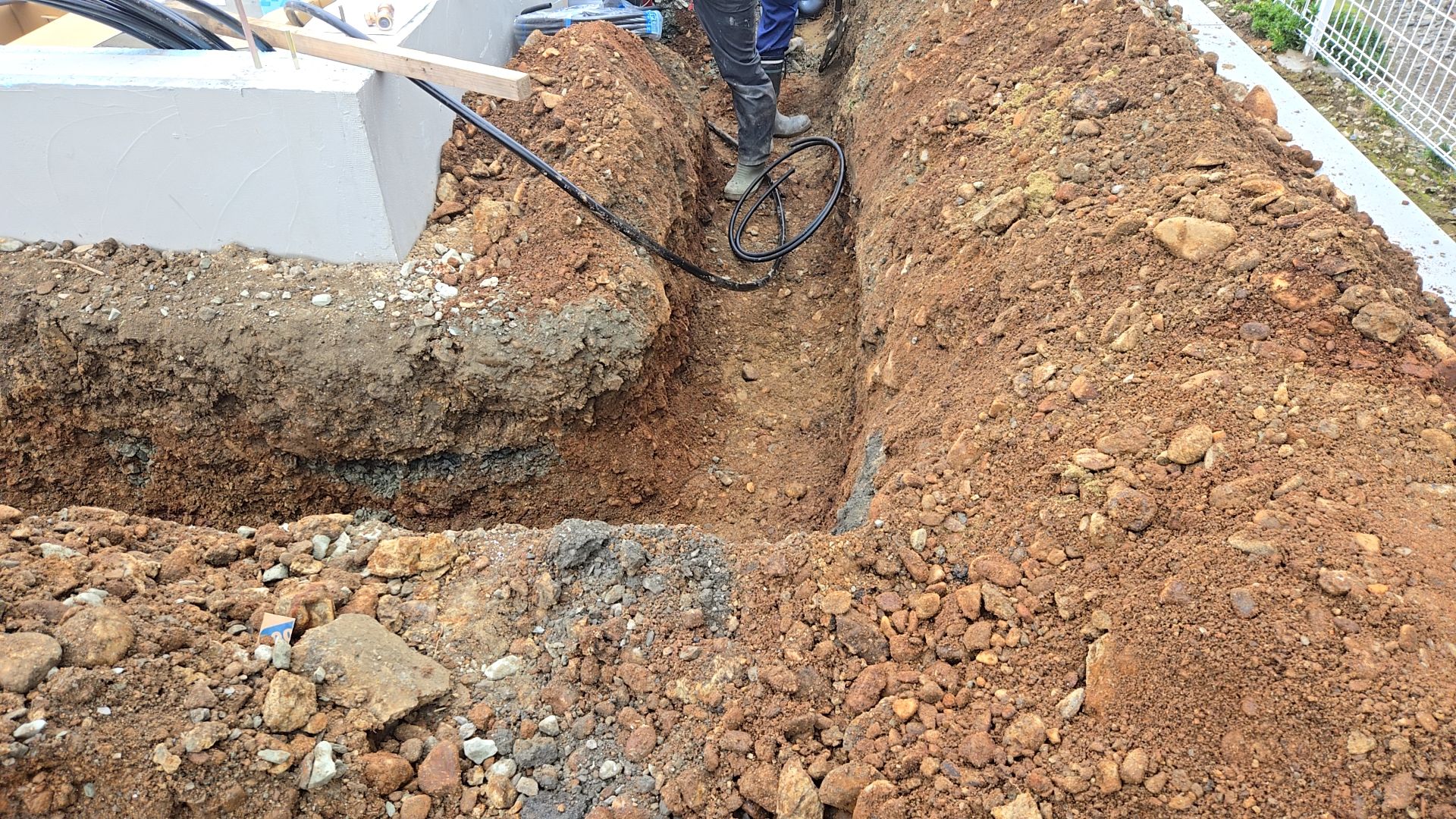 基礎の貫通部に関しては漏水にならないよう十分に注意し作業を行っています。