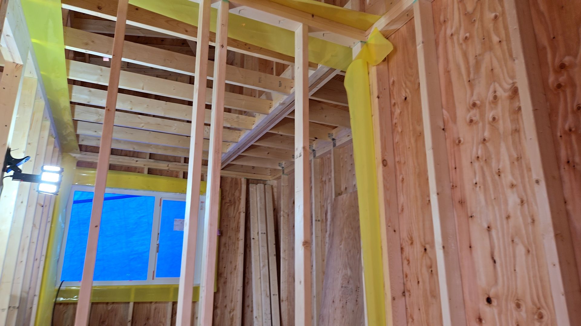 造作下地工事も引き続き行われております。