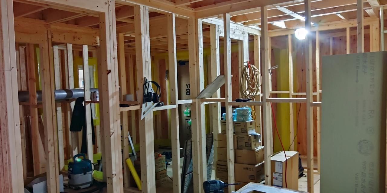 内部造作工事の様子です。