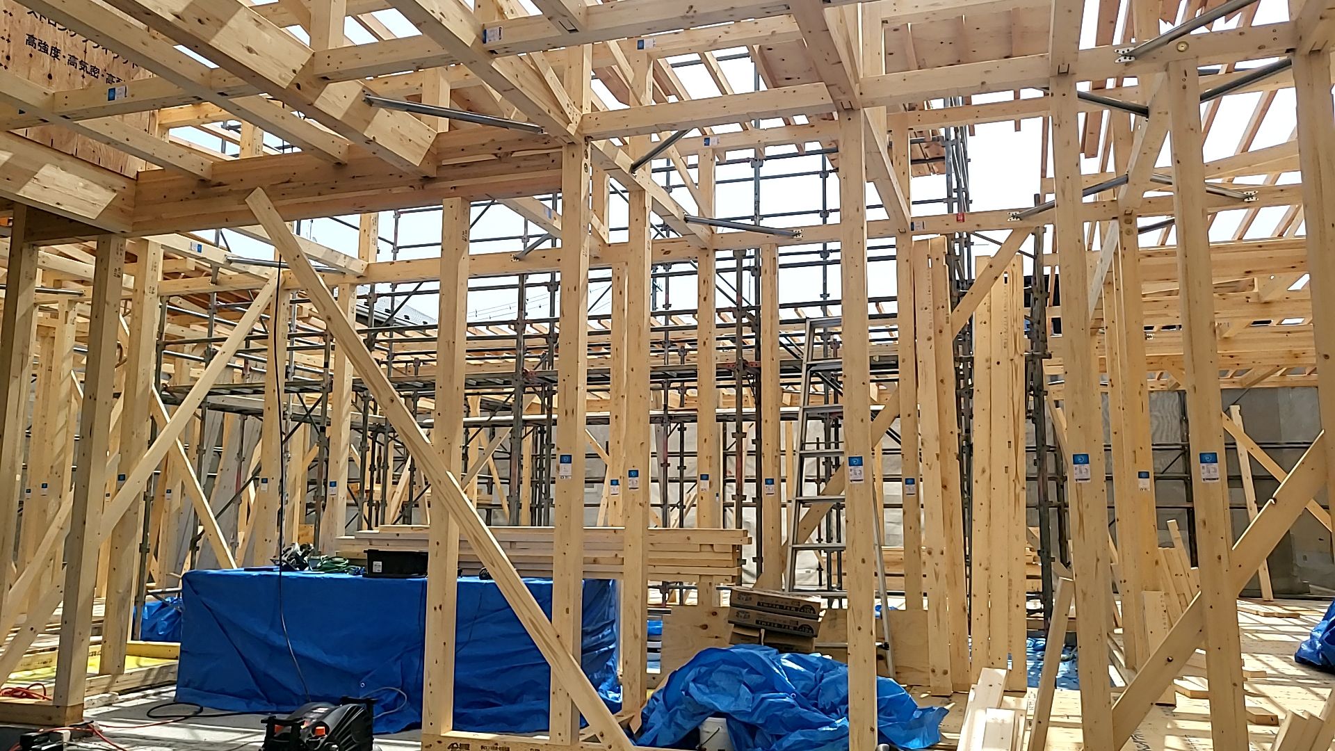 作業を行う上での安全確認を取りながら進めていきます。