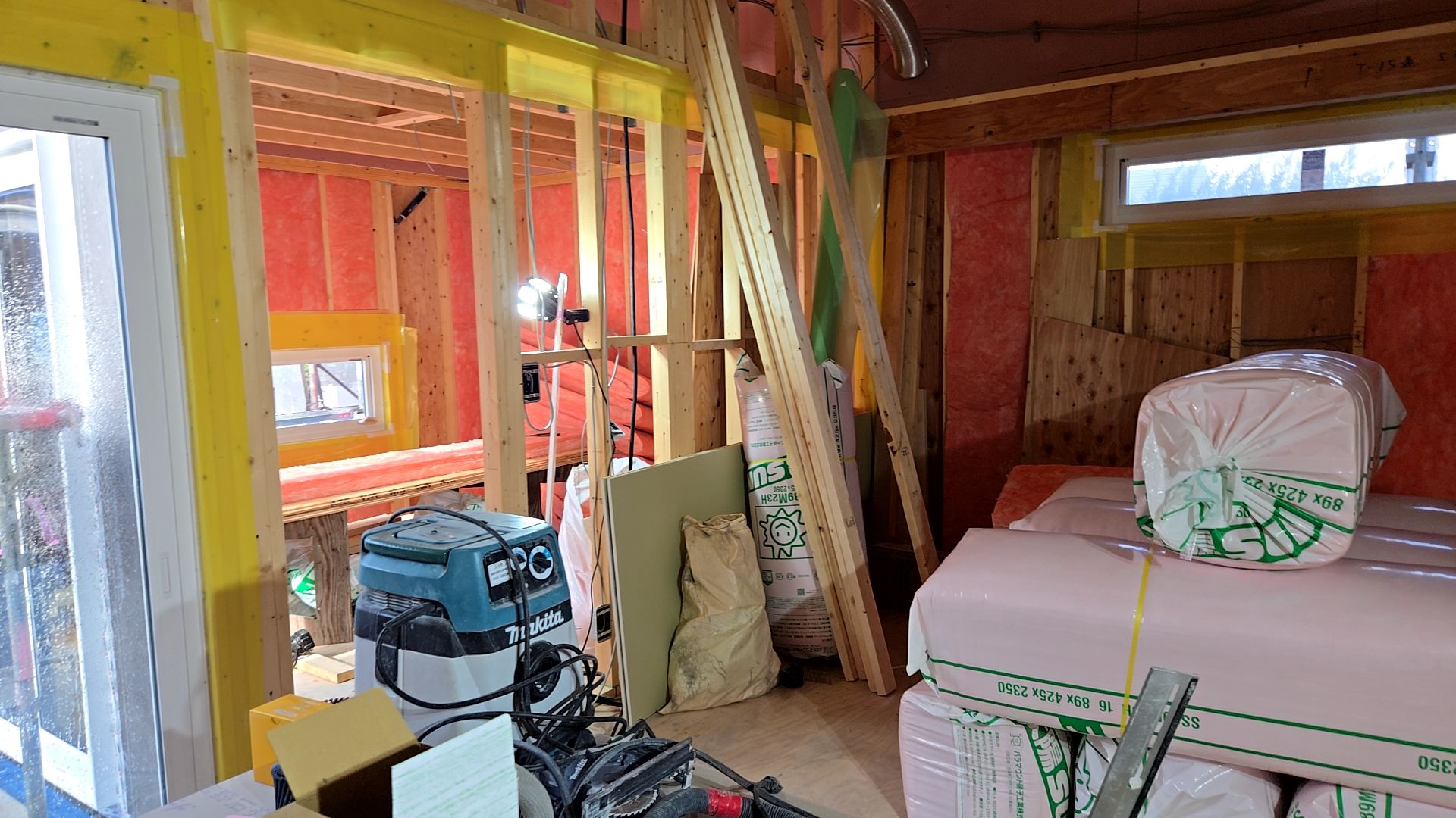 現場内は片付け・整理整頓を徹底し、ケガや事故のないよう安全対策を行っております。