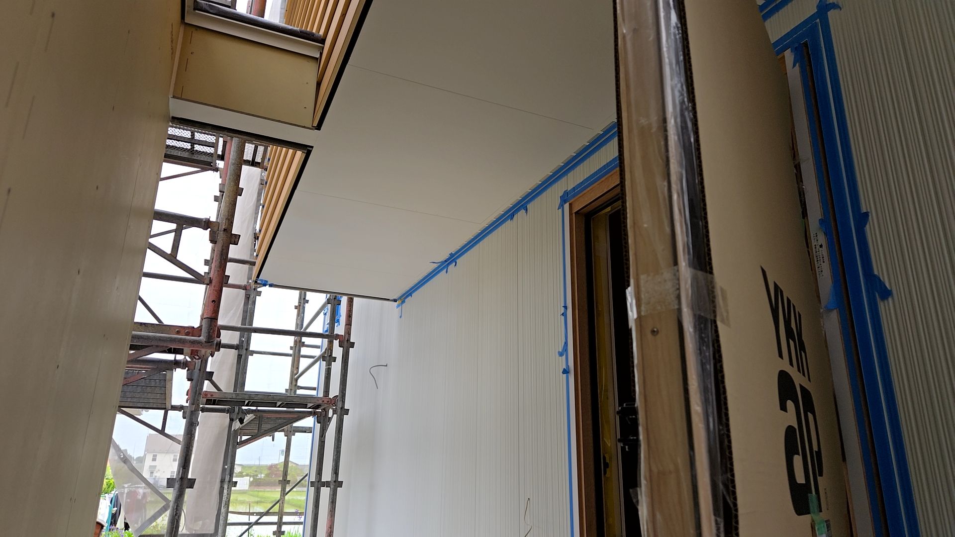 キズや汚れを付けないよう丁寧に作業が進められておりました。