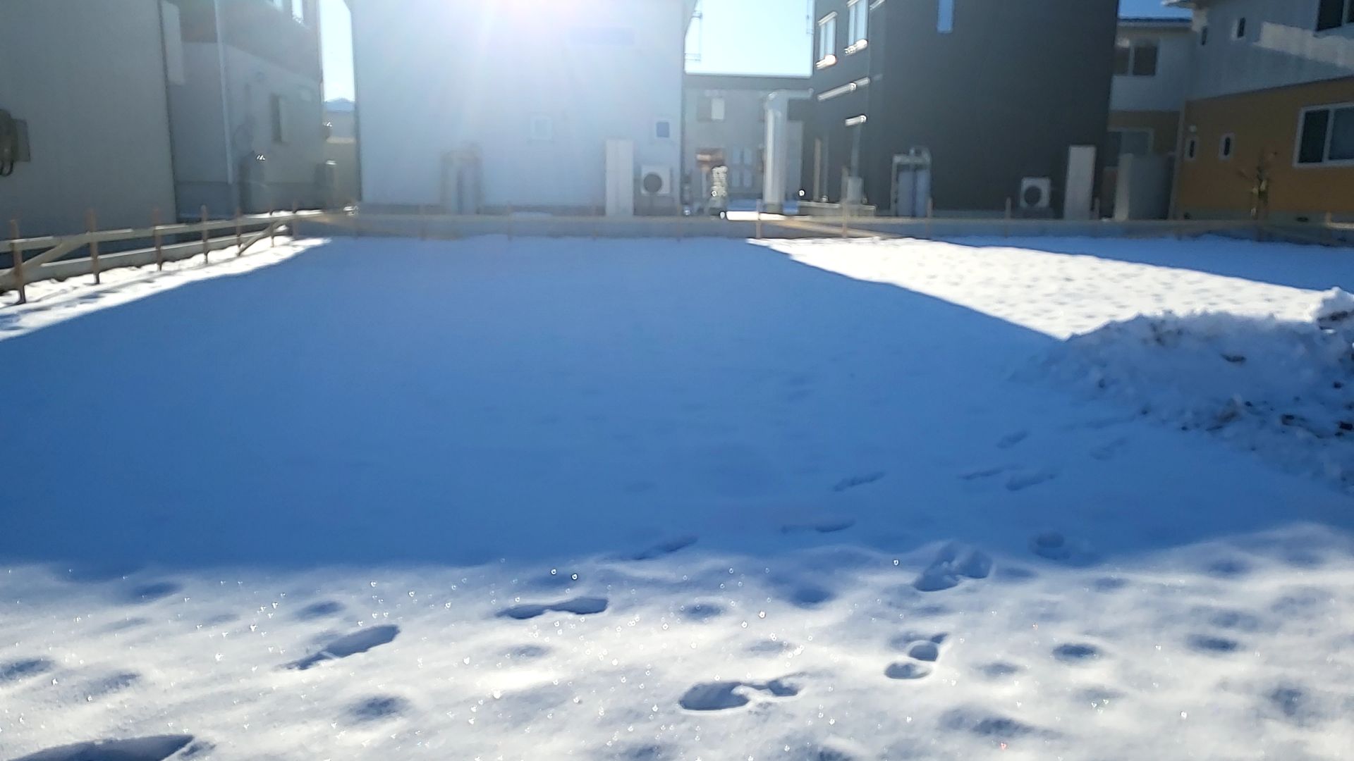 基礎業者による根堀り工事が行われていきます。