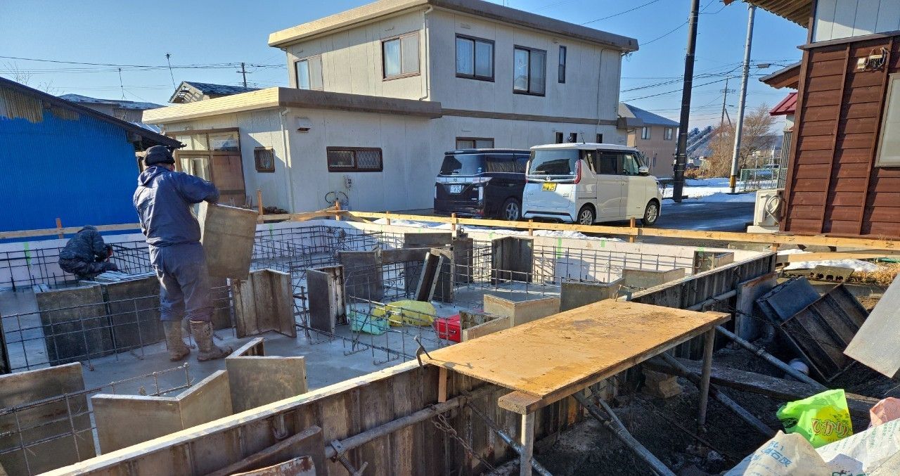 図面詳細を確認しながら、施工しております。