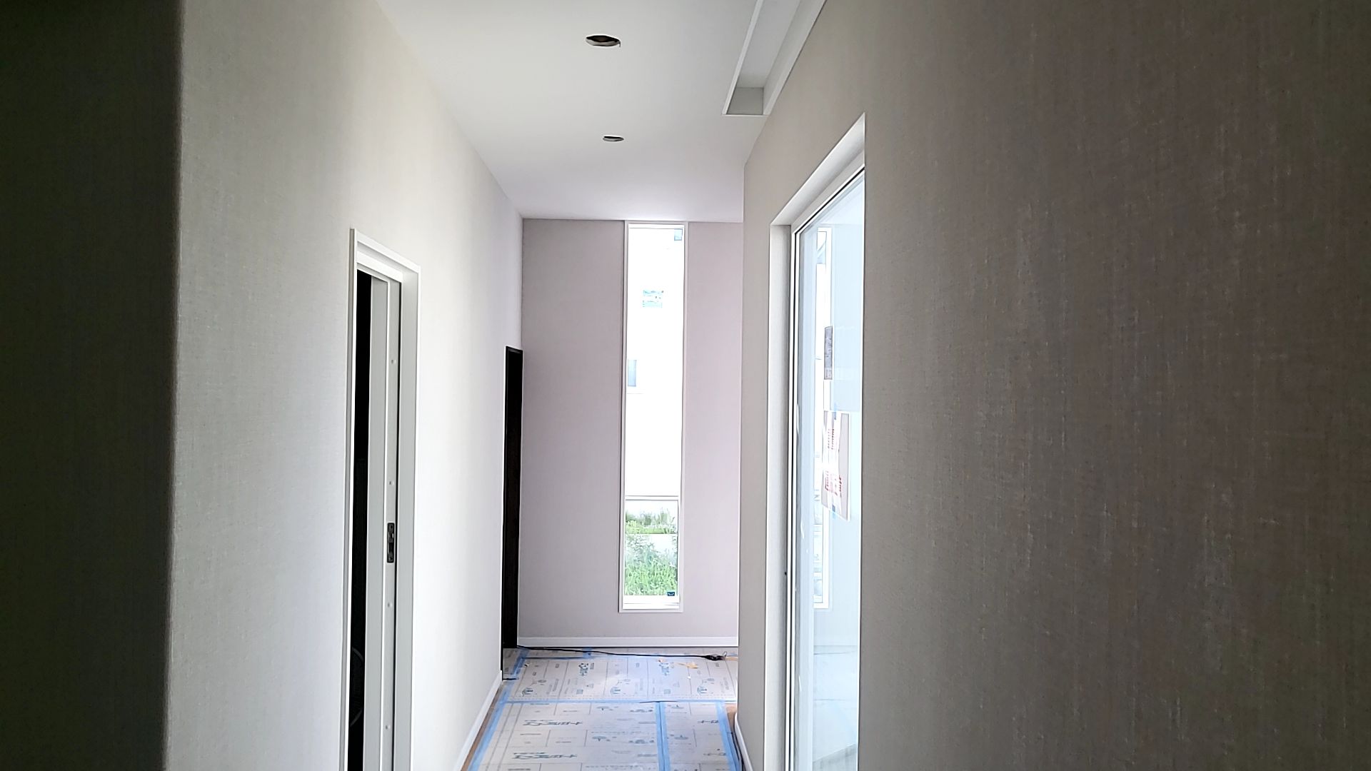 ボードのジョイント部分に丁寧にパテがけを行ったので、凹凸のないきれいな仕上がりになっております。