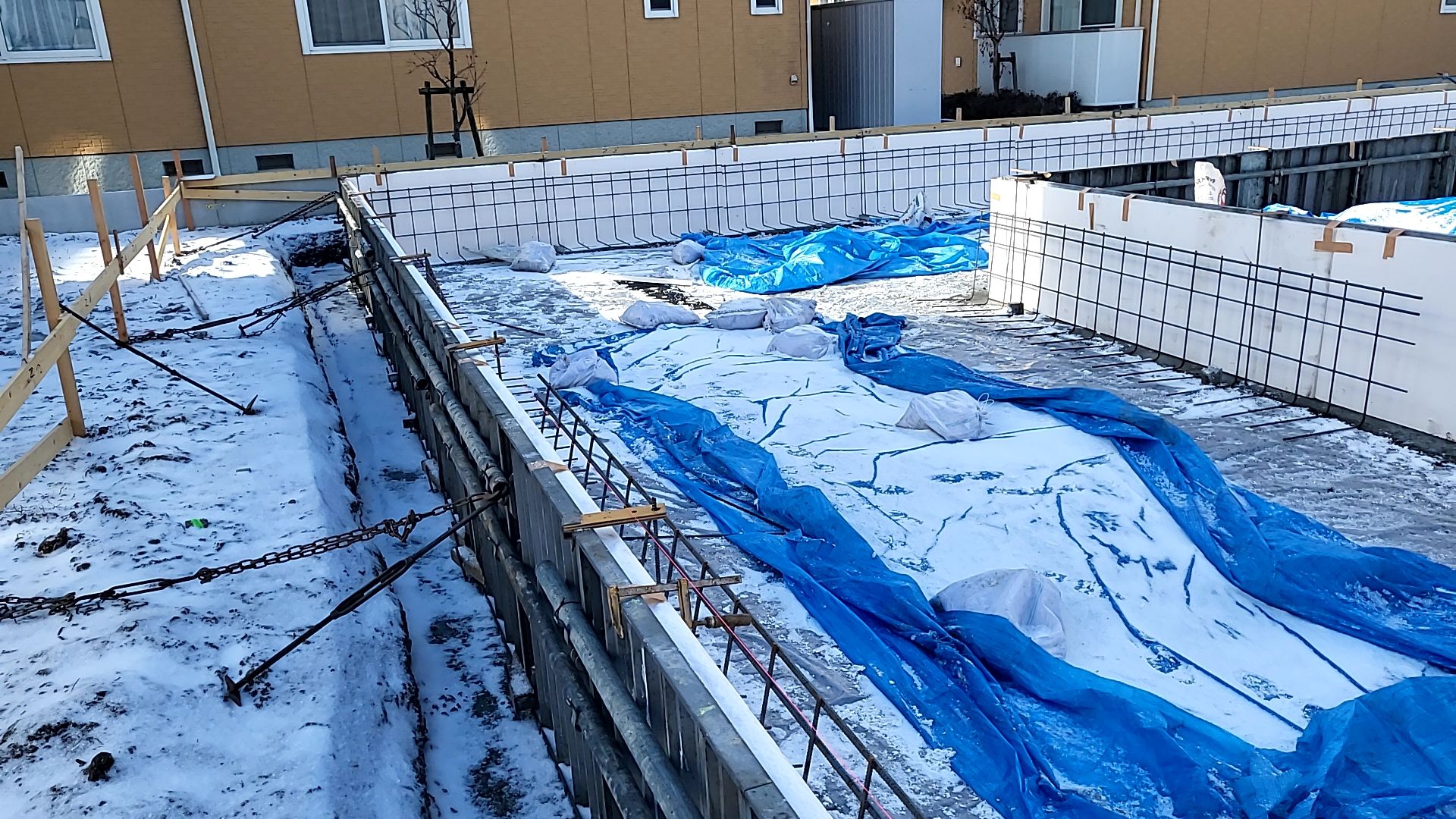 天候状況や足元のぬかるみに注意しながら、怪我のないよう作業を進めております。