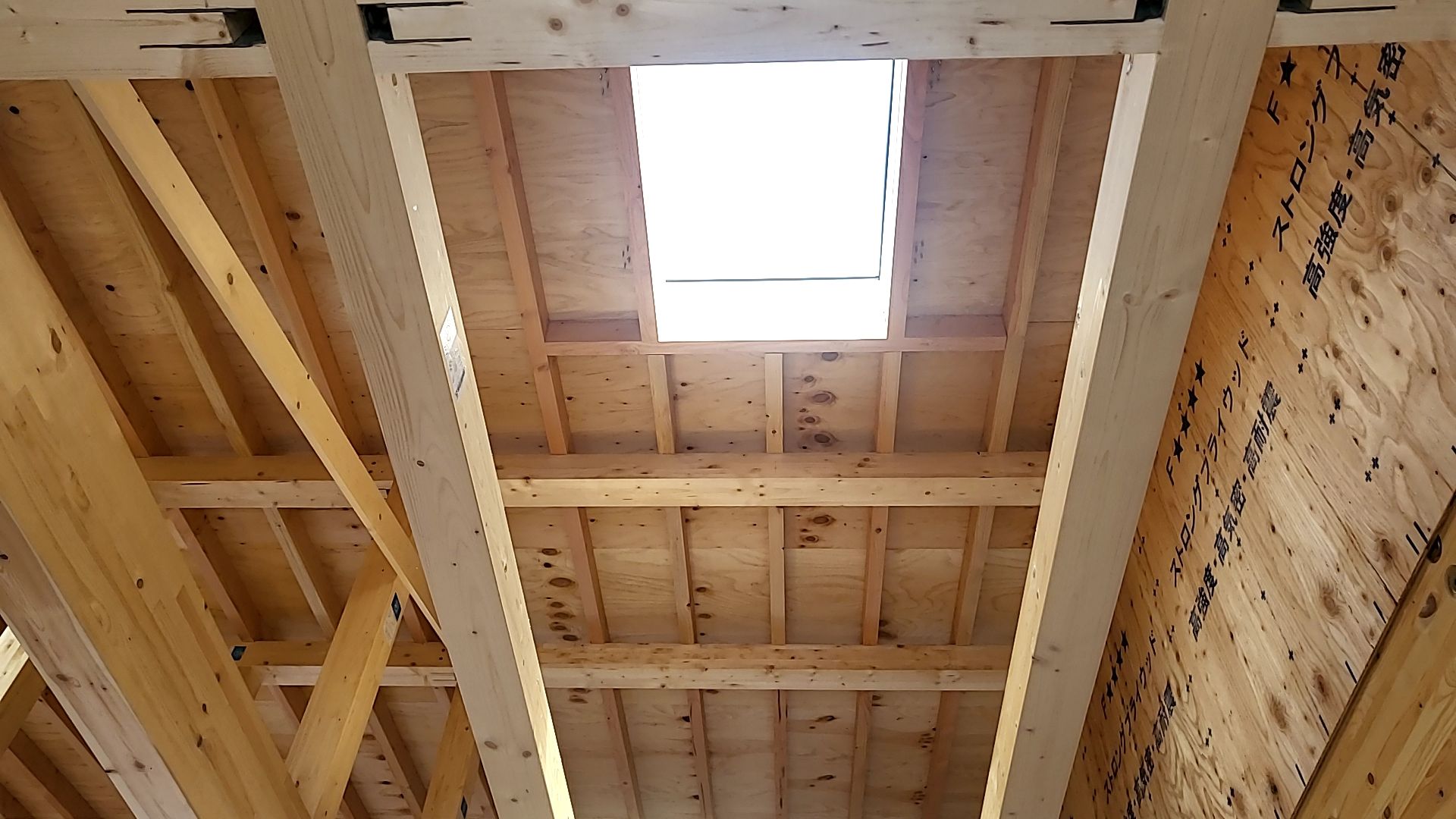 トップライトが設置される前の様子です。