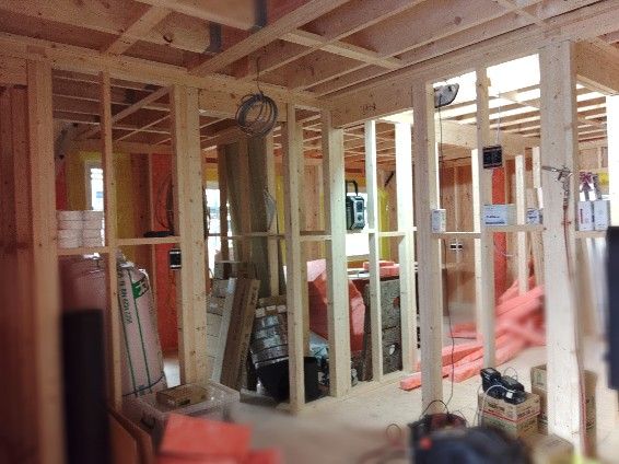 見えない場所ではありますが、家の性能に関わる部分ですので、きちんと断熱充填することが大切です。