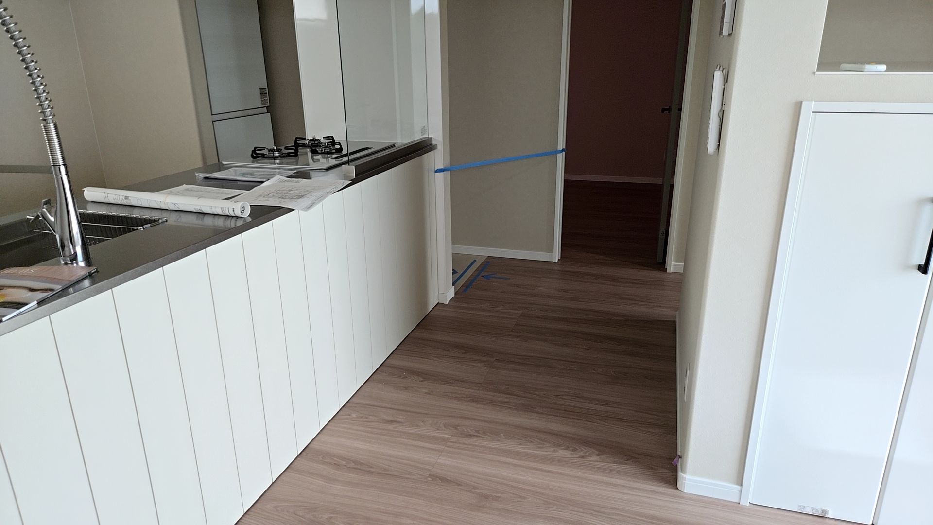 床の補修が行われました。