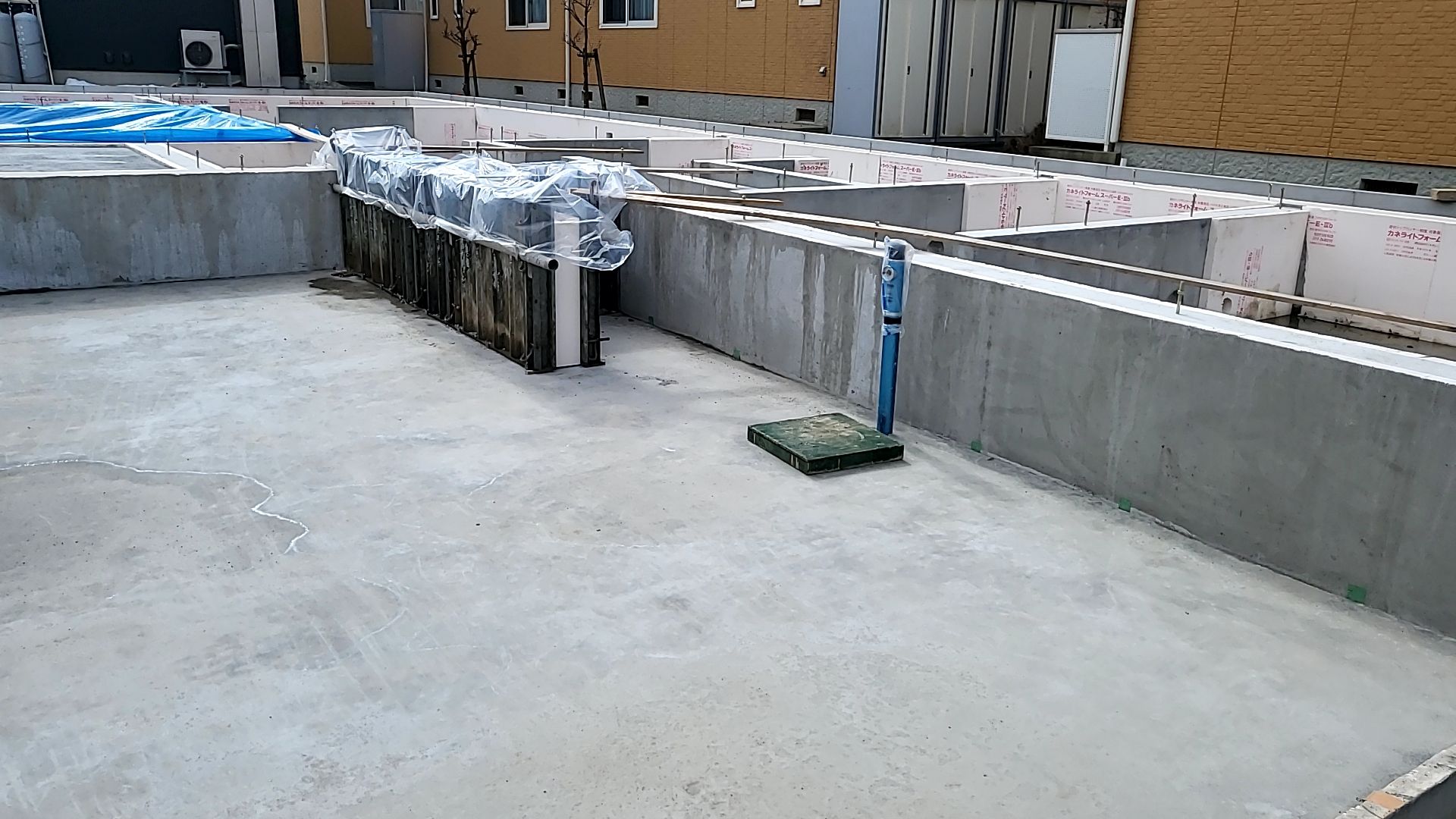 土台の墨出し作業を行う予定となっております。