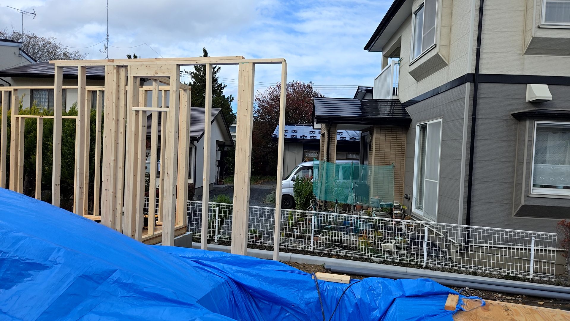 現場内の材料は、きれいに整頓され片付いております。