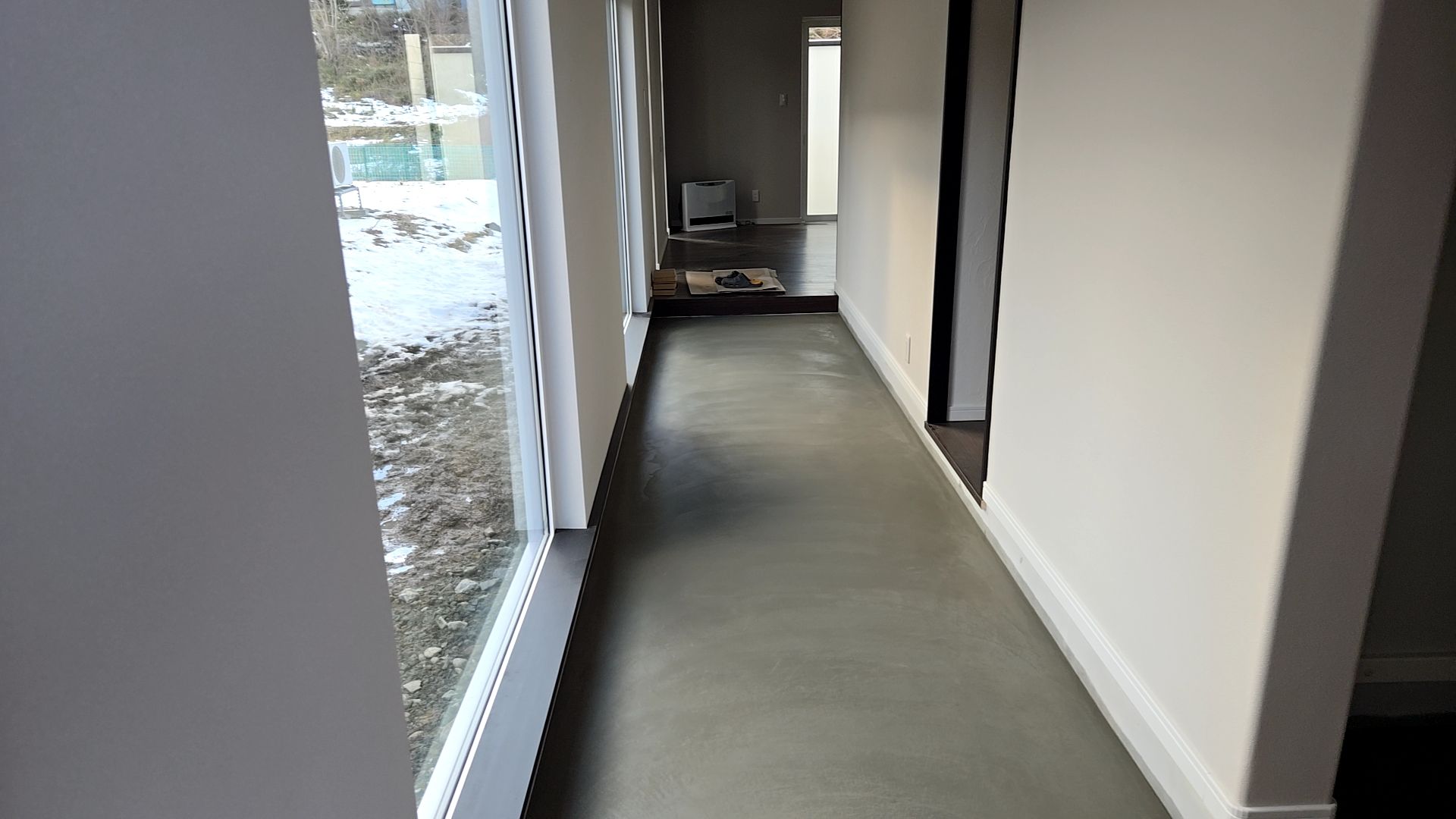 不陸が出ないよう、平滑になるよう、仕上げていきます。