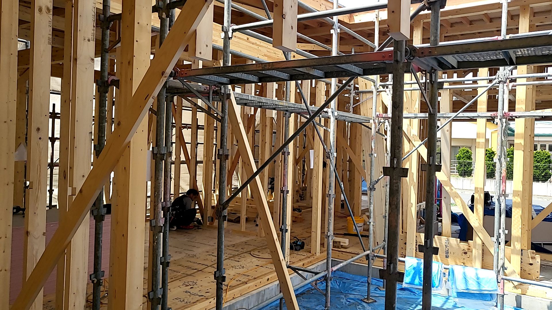 図面・仕様等確認し作業を行っています。