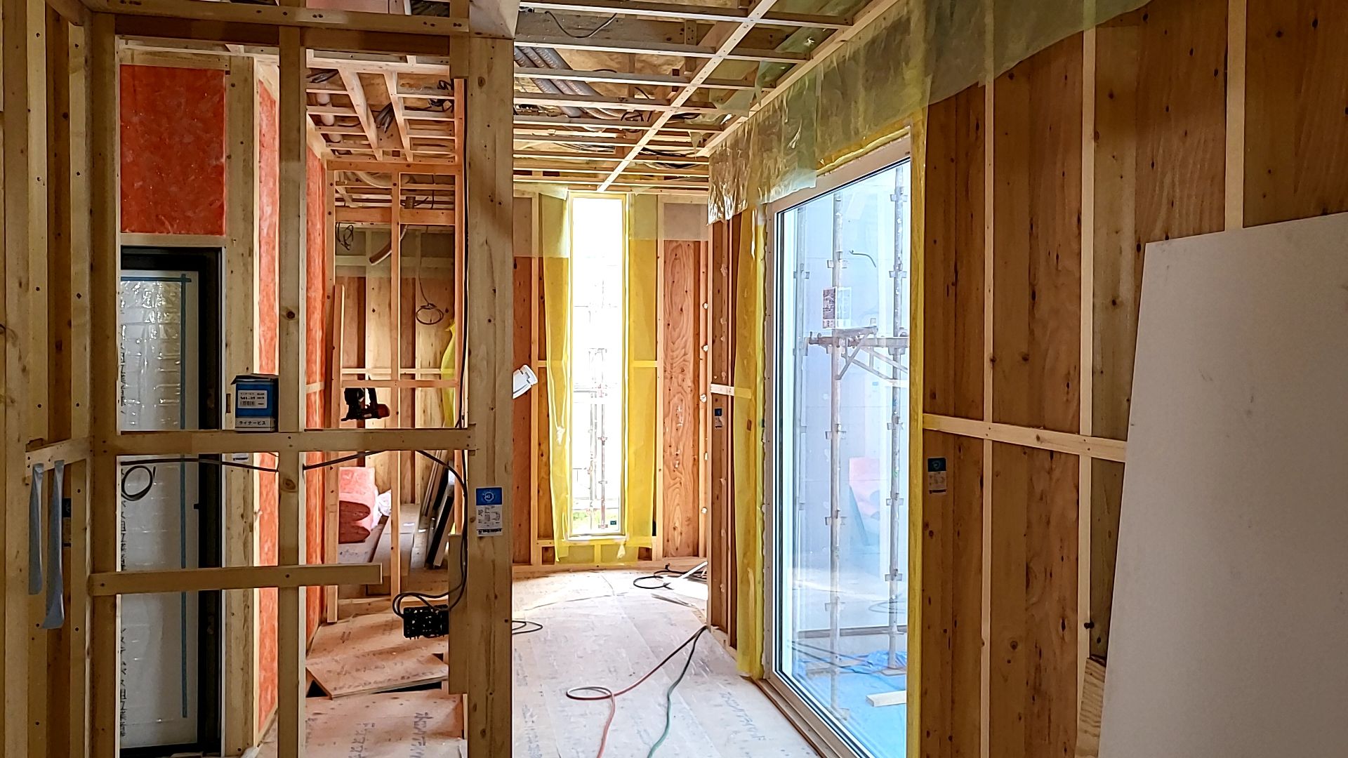 現場内をきれいに整頓しながら、怪我や事故のないよう作業を行っております。