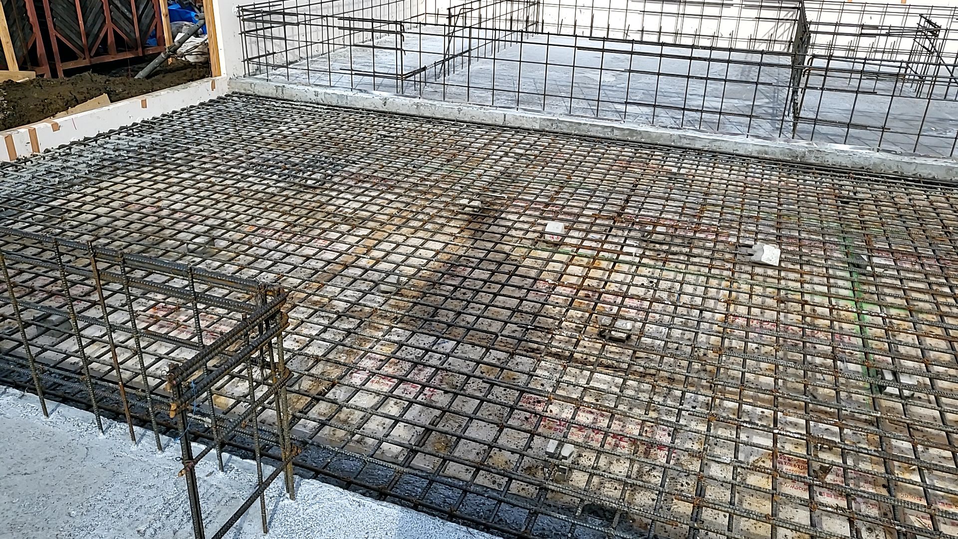 これから墨出しを行ってまいります。