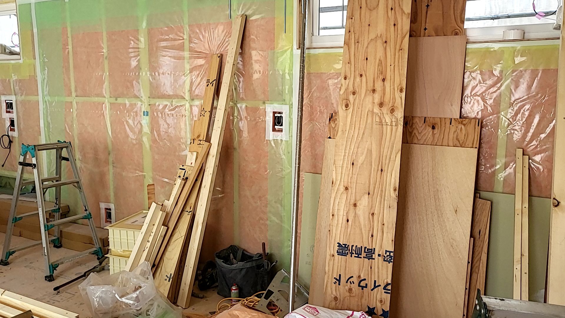 現場内の片付けをきちんとしながら、怪我のないよう作業を進めております。