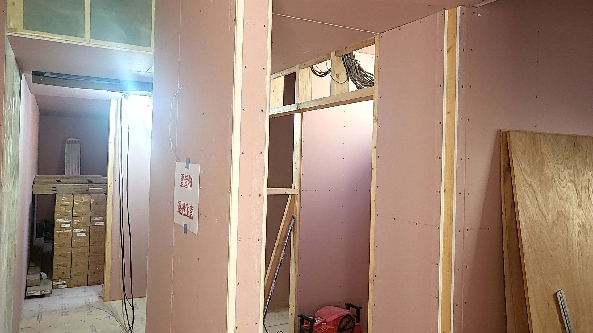 ボードが張られている様子です。