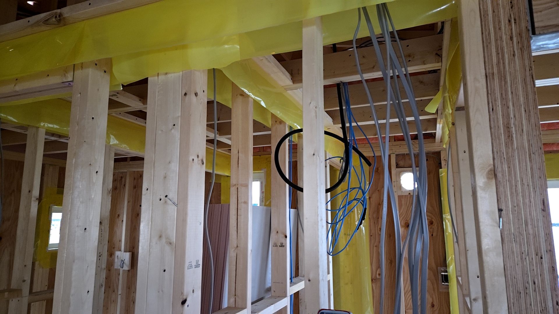 配線工事の様子です。