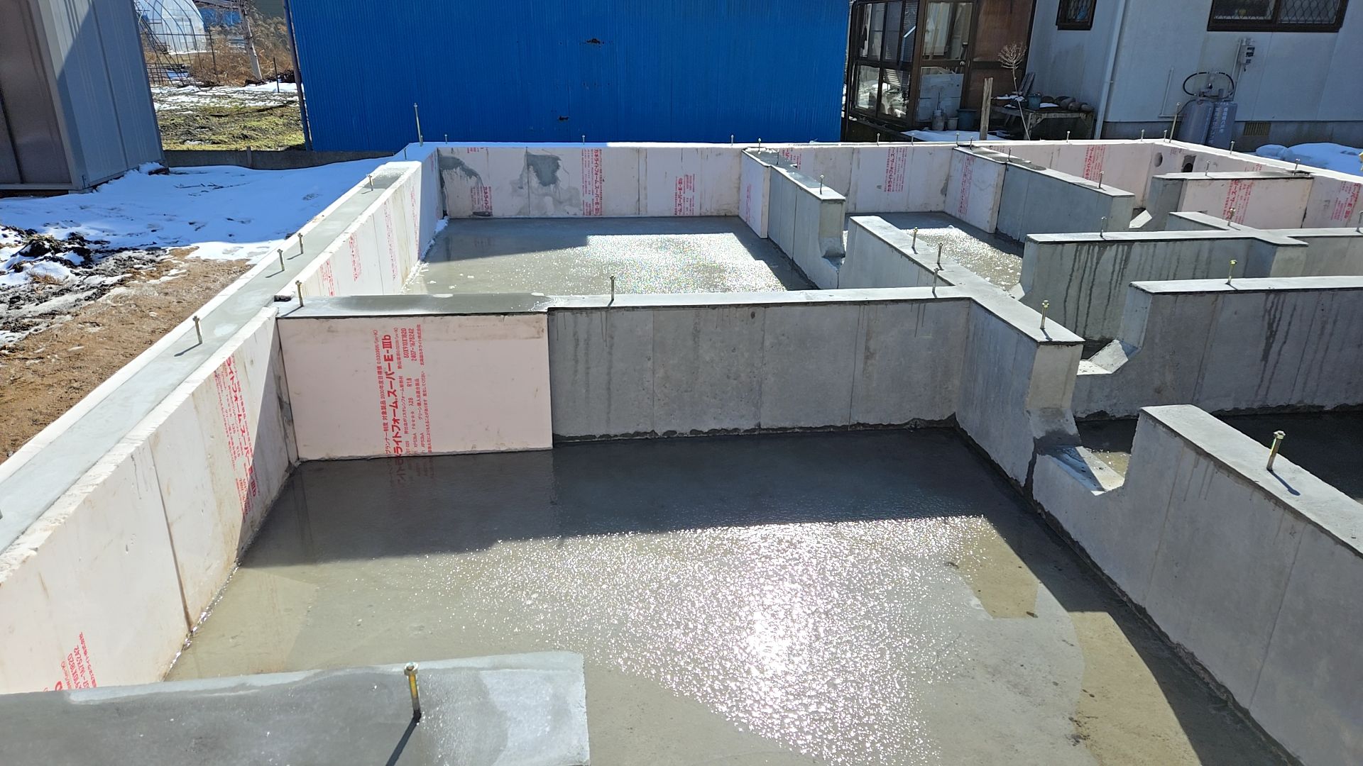 排水管の勾配をきちんと測り、逆勾配にならないように注意し施工しております。