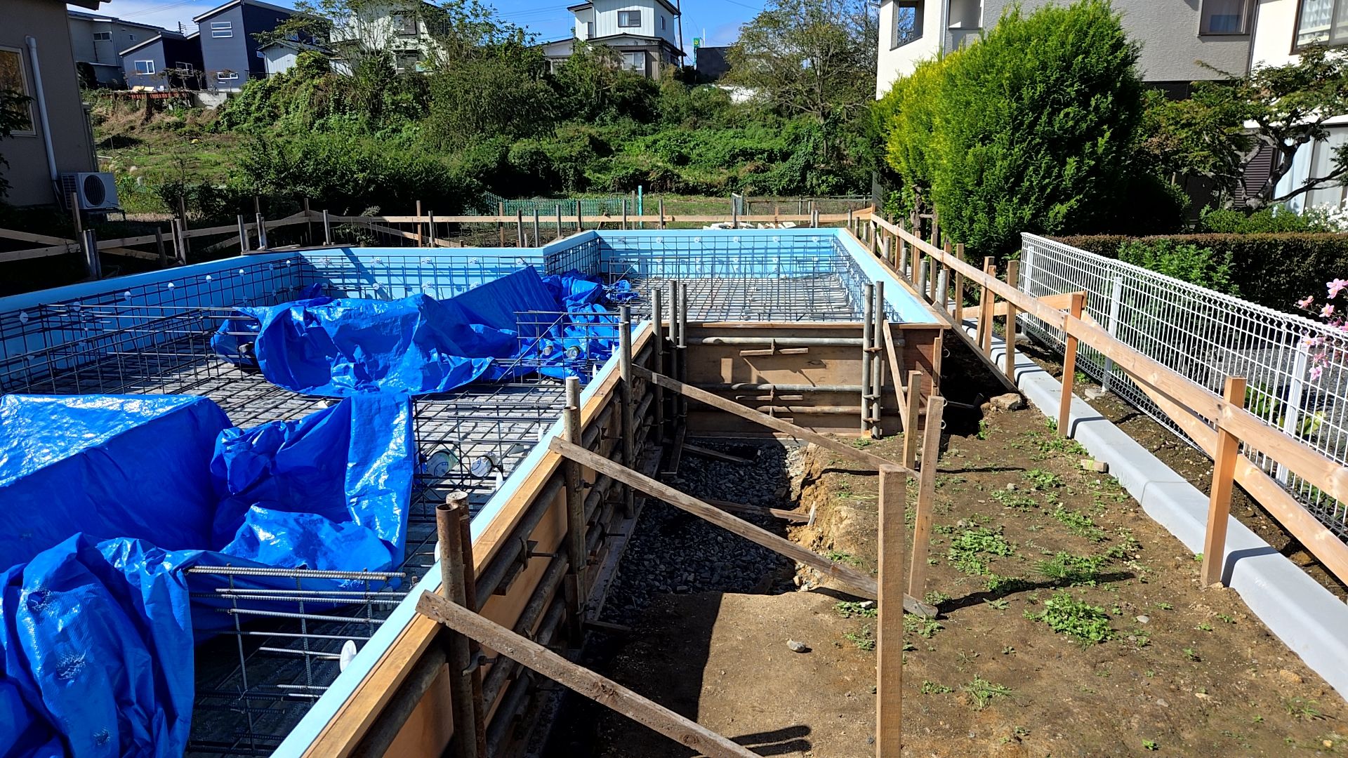 現場内をきれいに片づけながら、事故などないよう安全に作業を進めています。