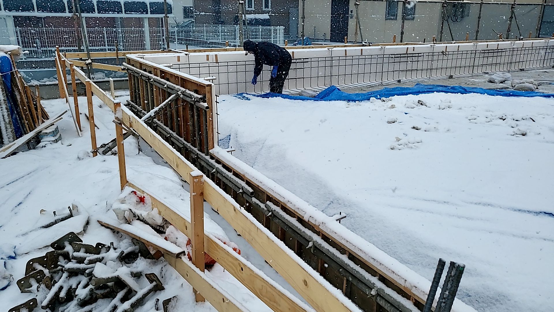 引き続き図面を確認しながら、鉄筋を配筋いたしました。