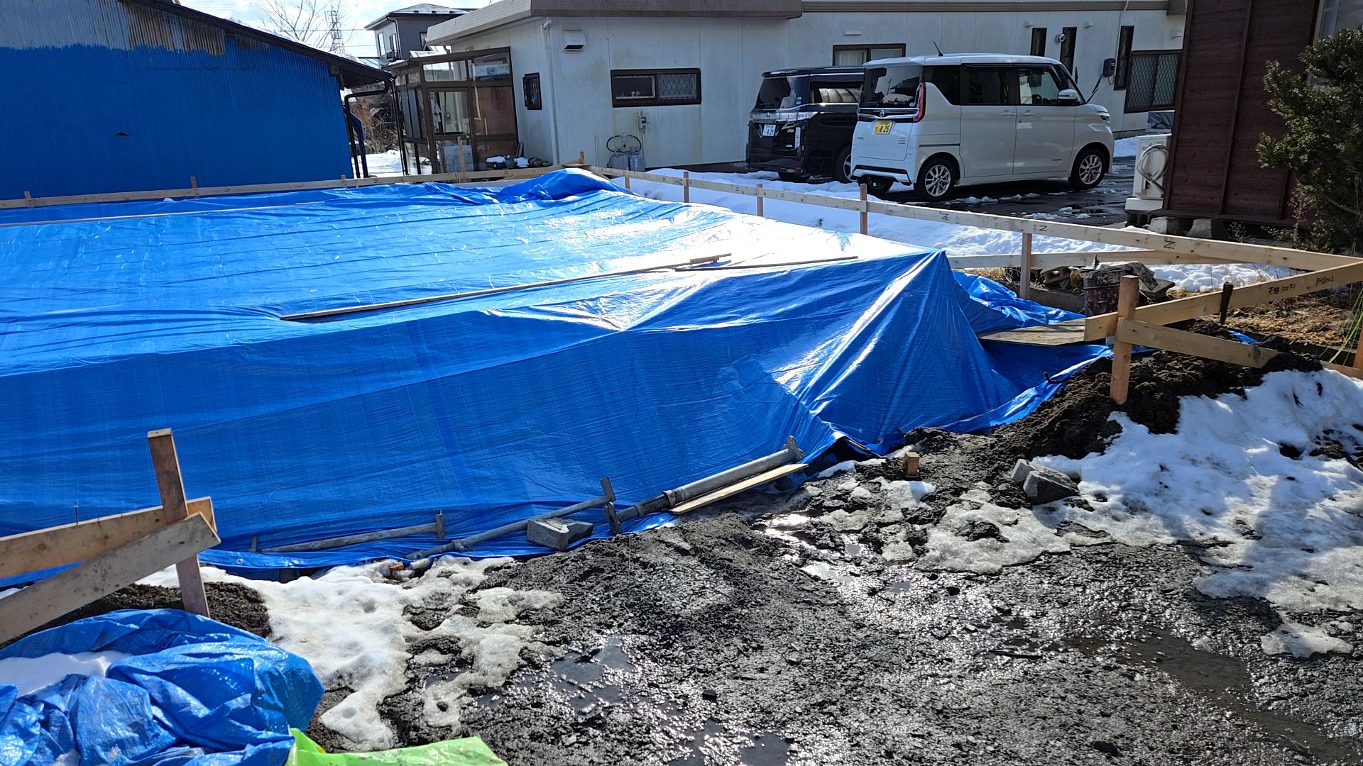 施工終了後、シート養生している様子です。