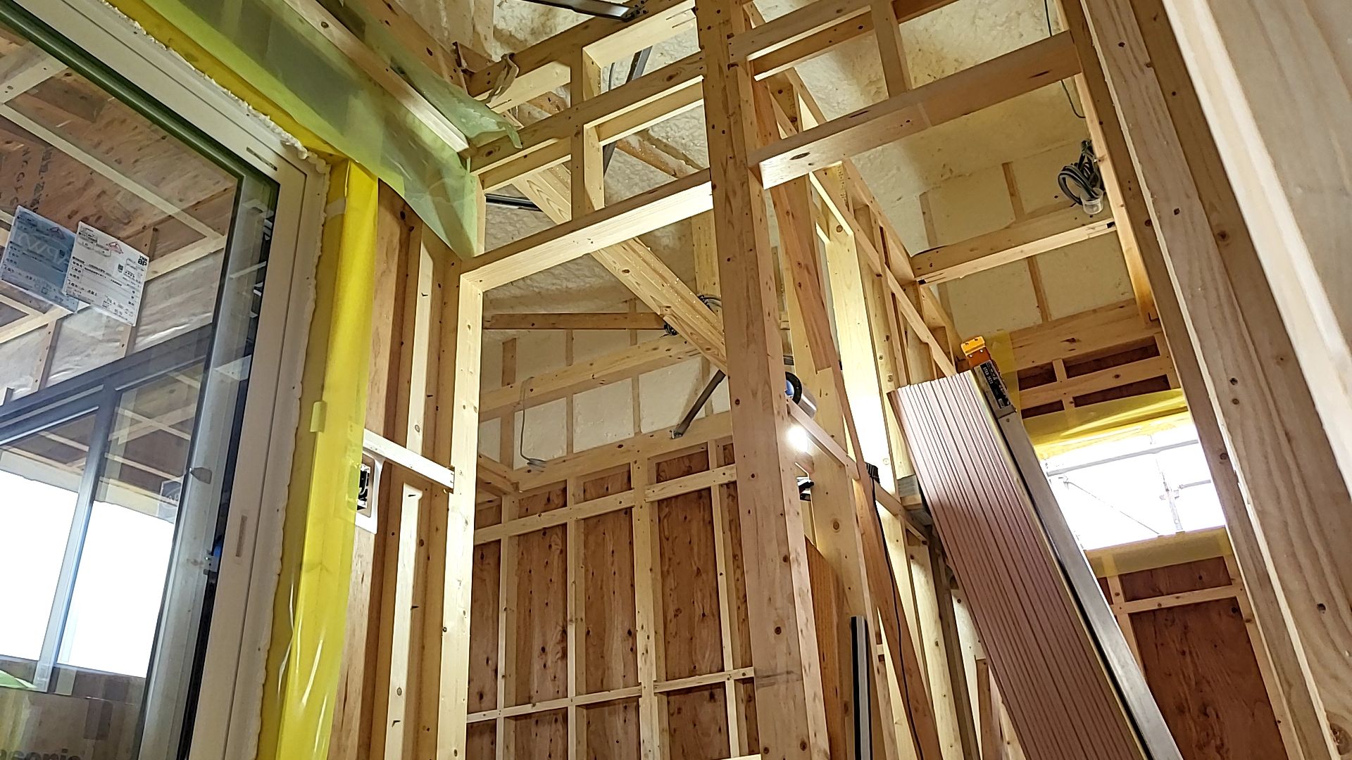 内部下地造作工事の様子です。