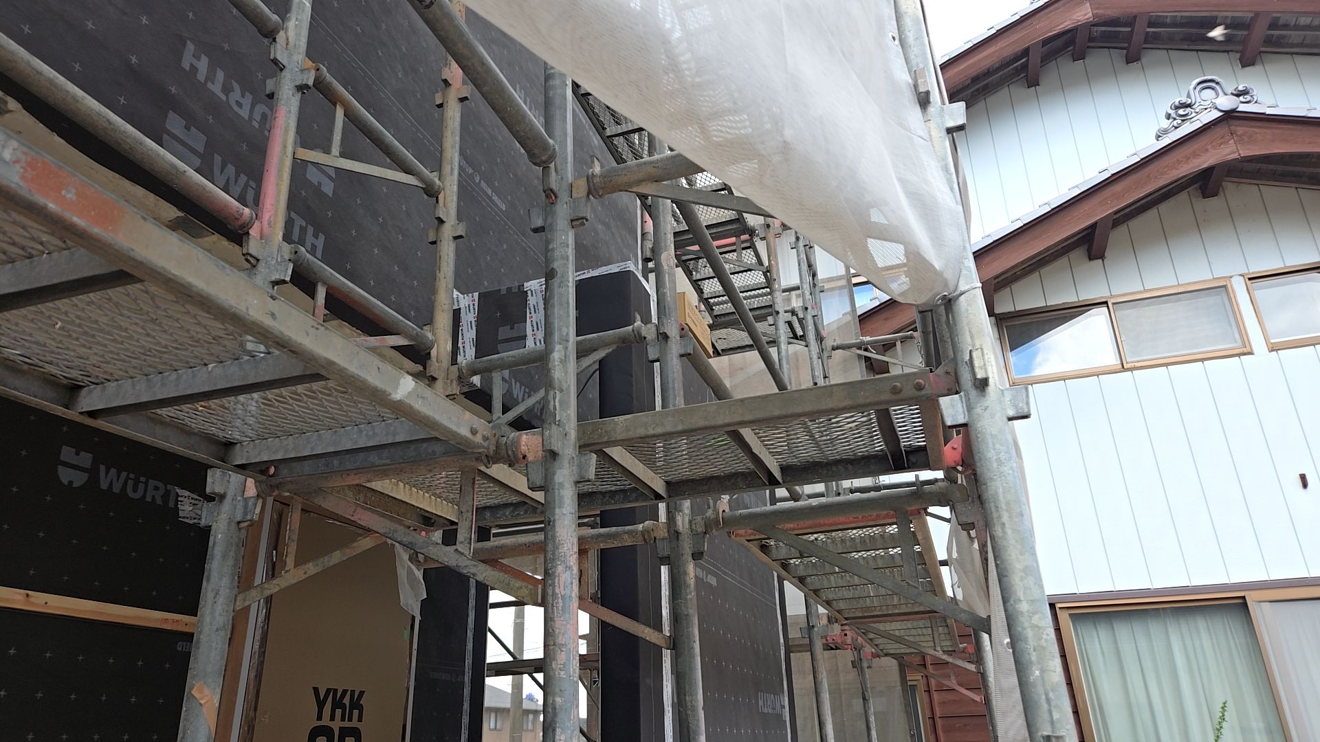 役物が取り付けられていく様子です。