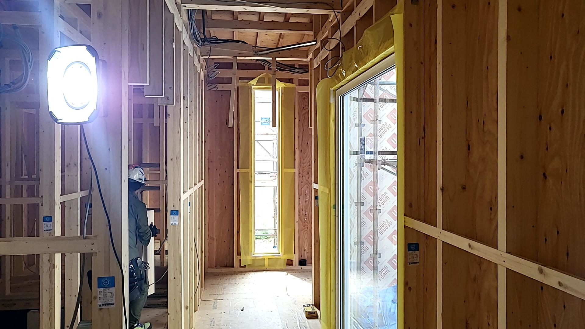 図面・仕様を確認しながら、丁寧に作業が行われております。