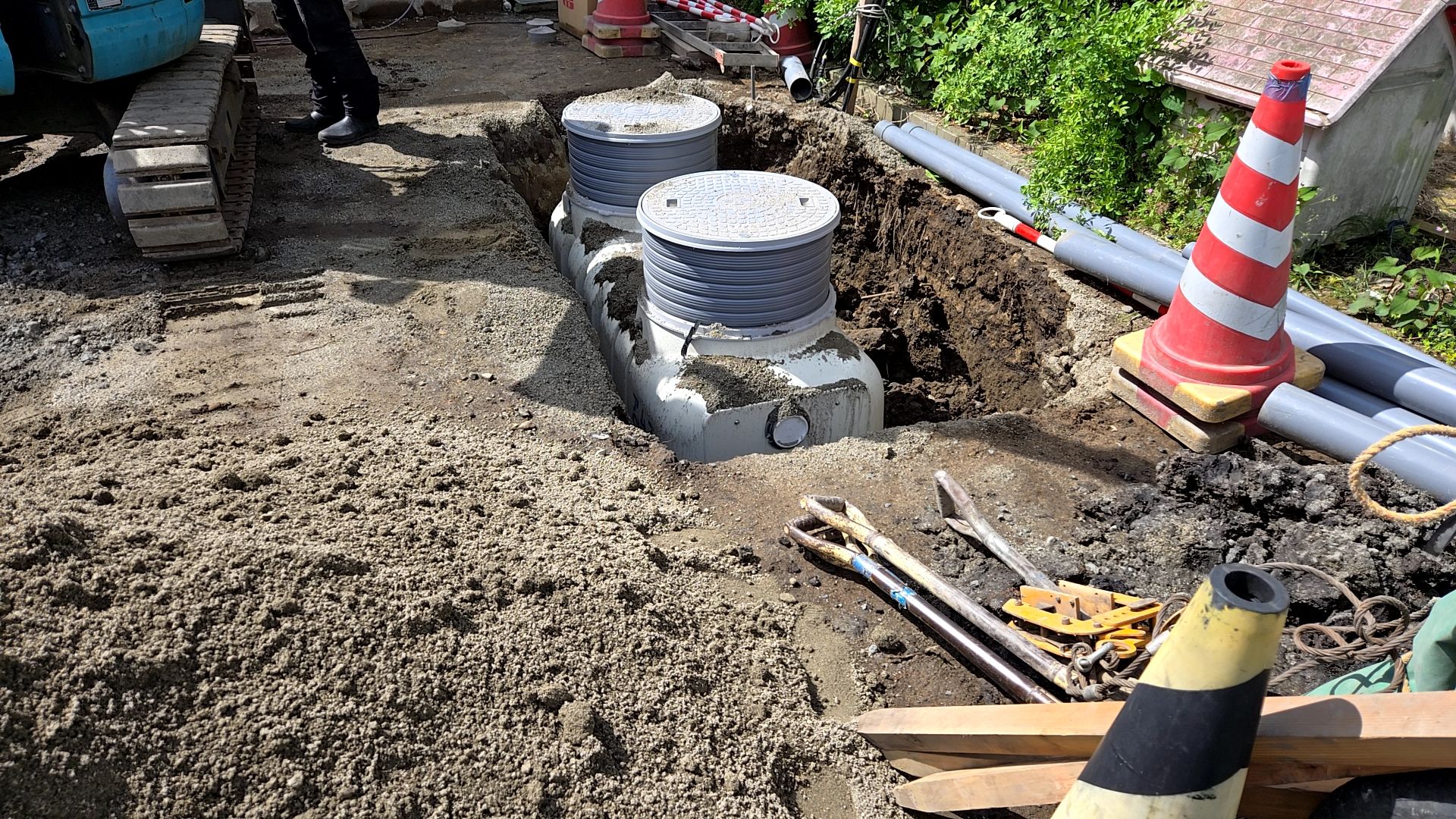 浄化槽の設置が行われています。