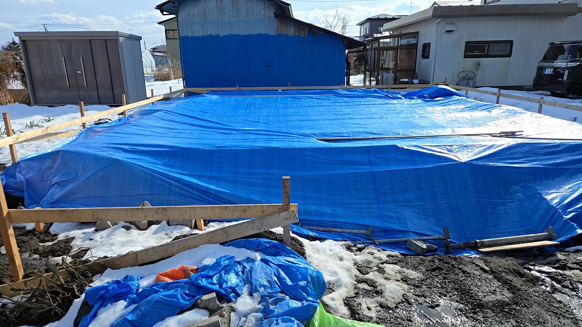 スリーブの位置・径などを確認し、施工していきます。