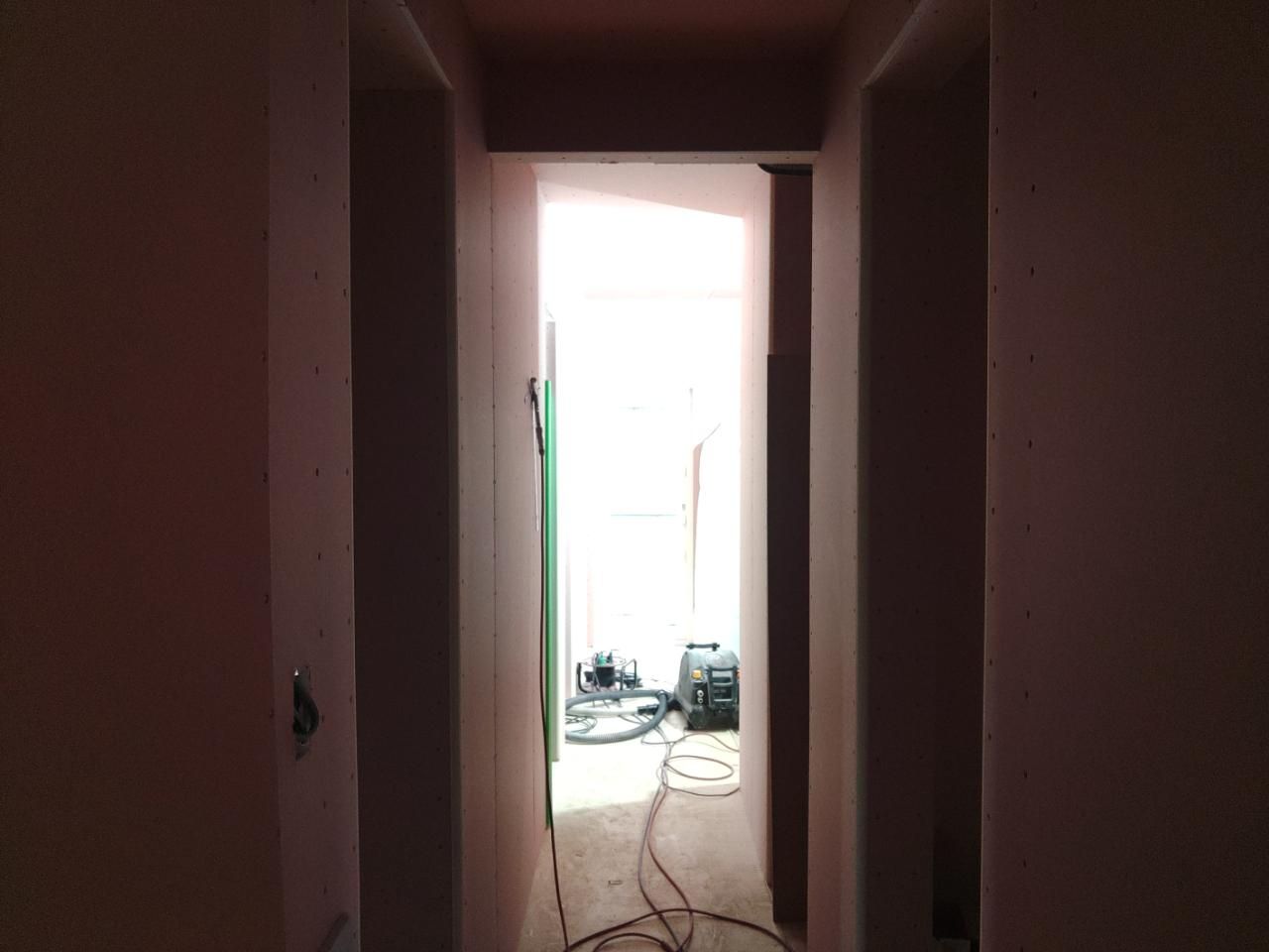 キズや汚れを付けないよう十分に注意し、施工しています。