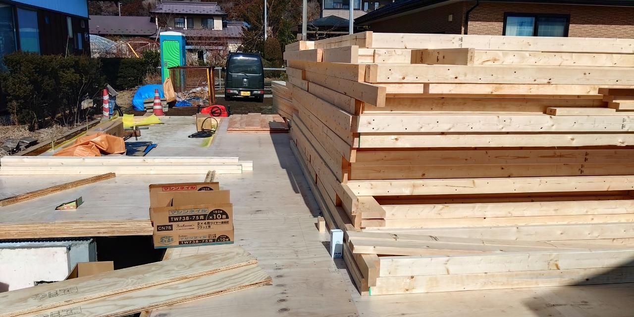 現場をきれいに片付けながら、怪我のないよう作業しています。