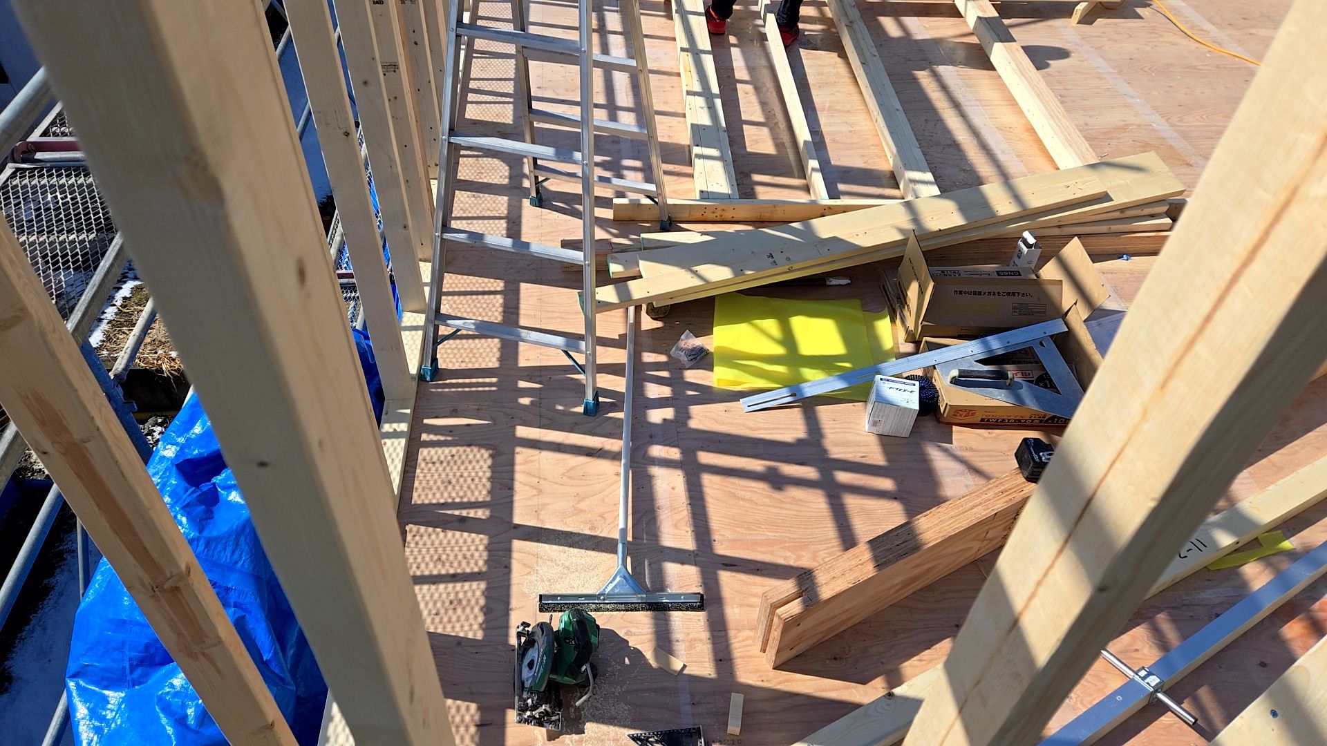 壁を起こす前の確認を行っております。