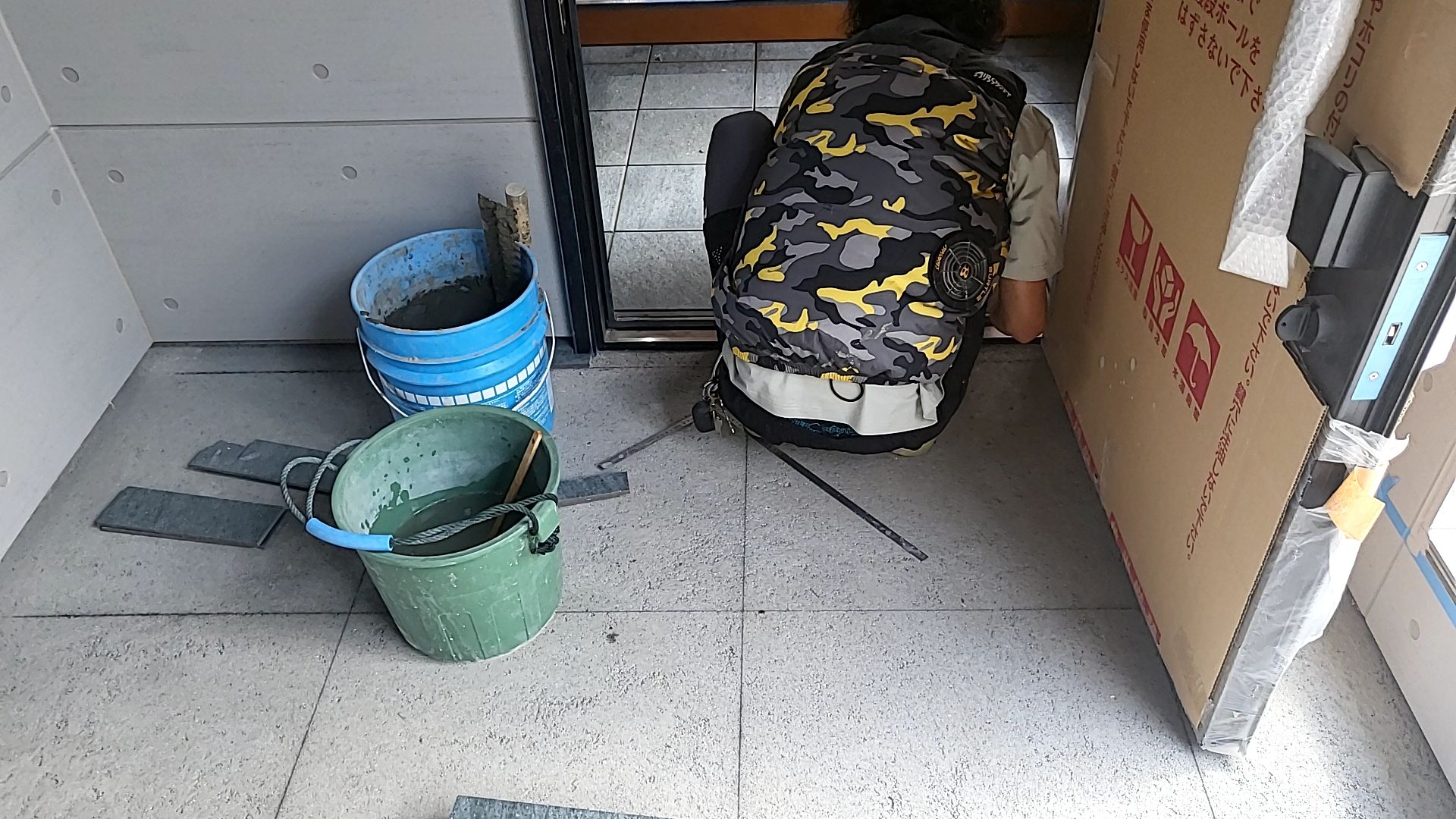 こちらも凹凸のないよう丁寧な作業が進められております。