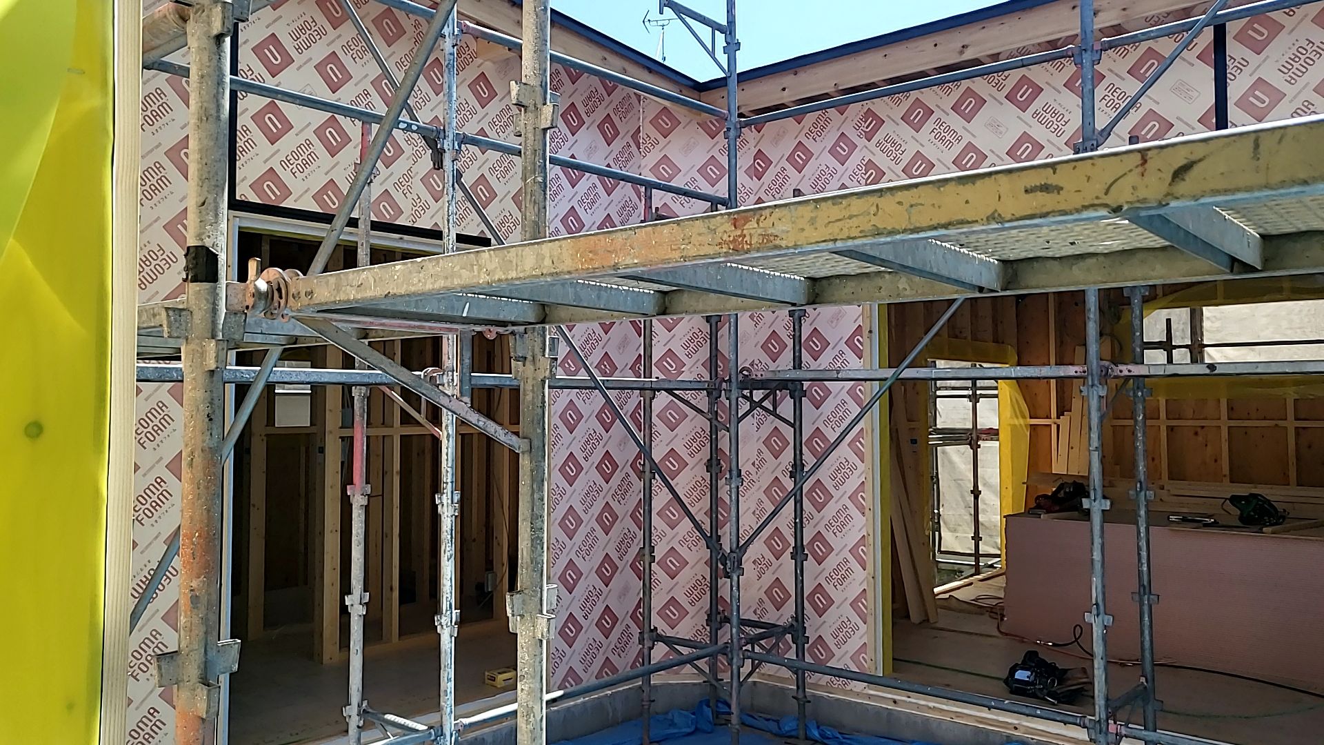 図面・仕様を確認しながら丁寧に工事を進めております。