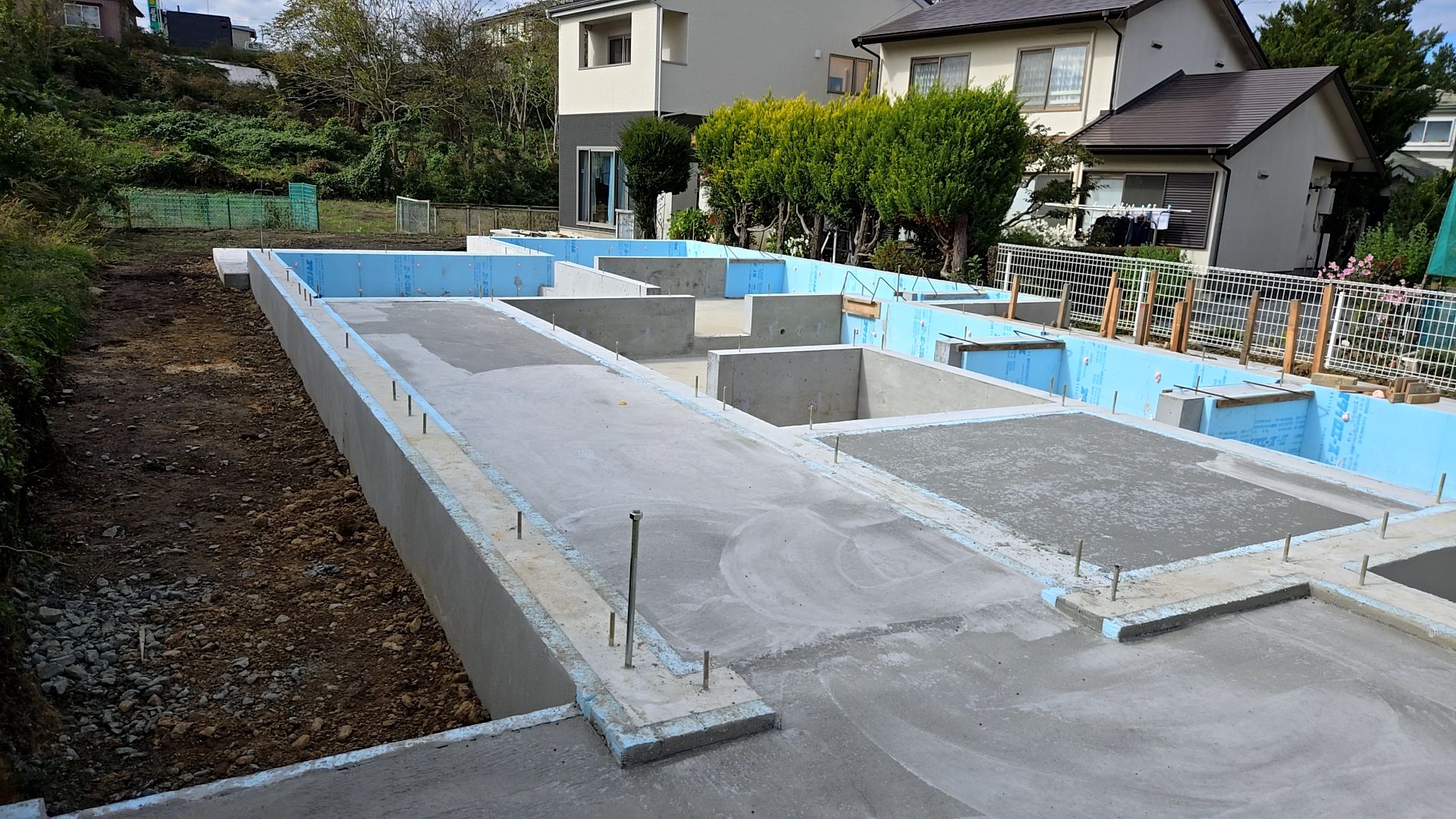 昨日打設されたコンクリートの状況です。