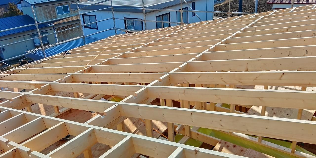 木材・釘・金物などの仕様を確認し正確に施工していきます。