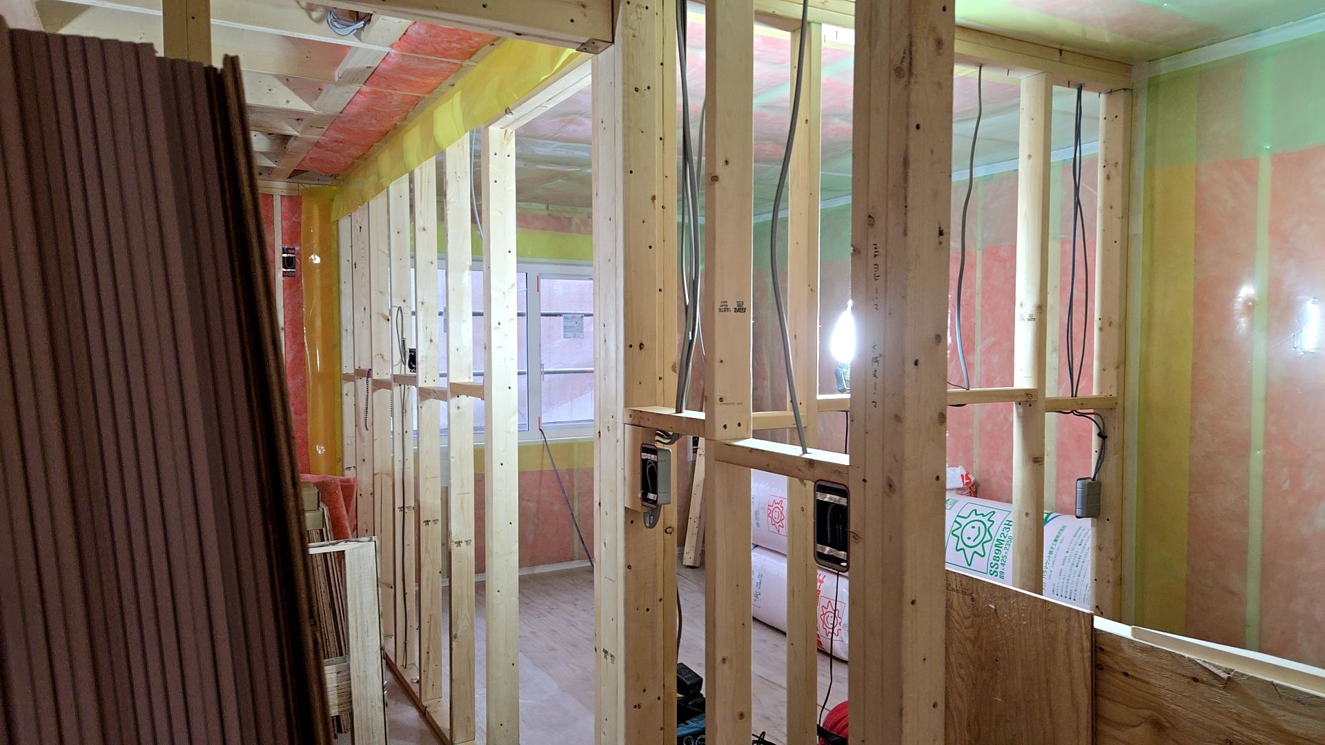 図面・仕様を確認しながら、間違いのないよう正確に作業しております。