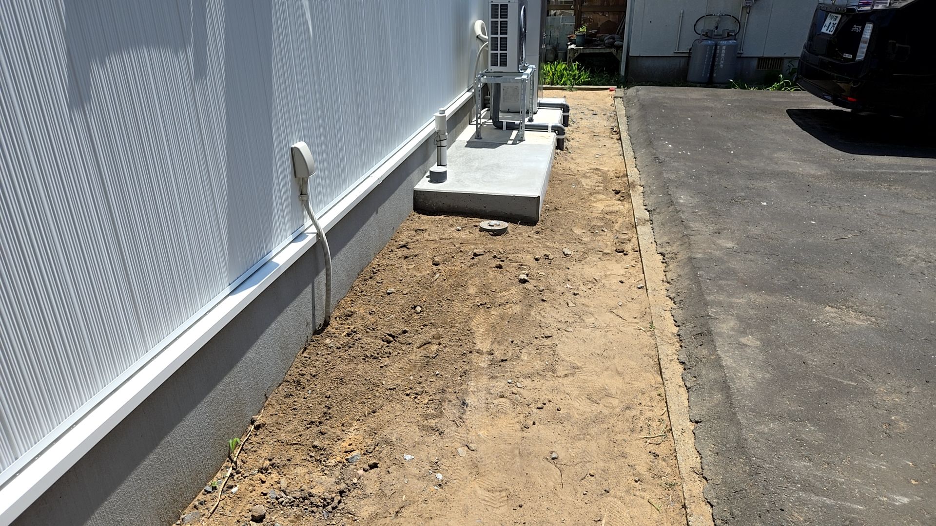 室外機設置場所土間部分のコンクリート打設が行われました。