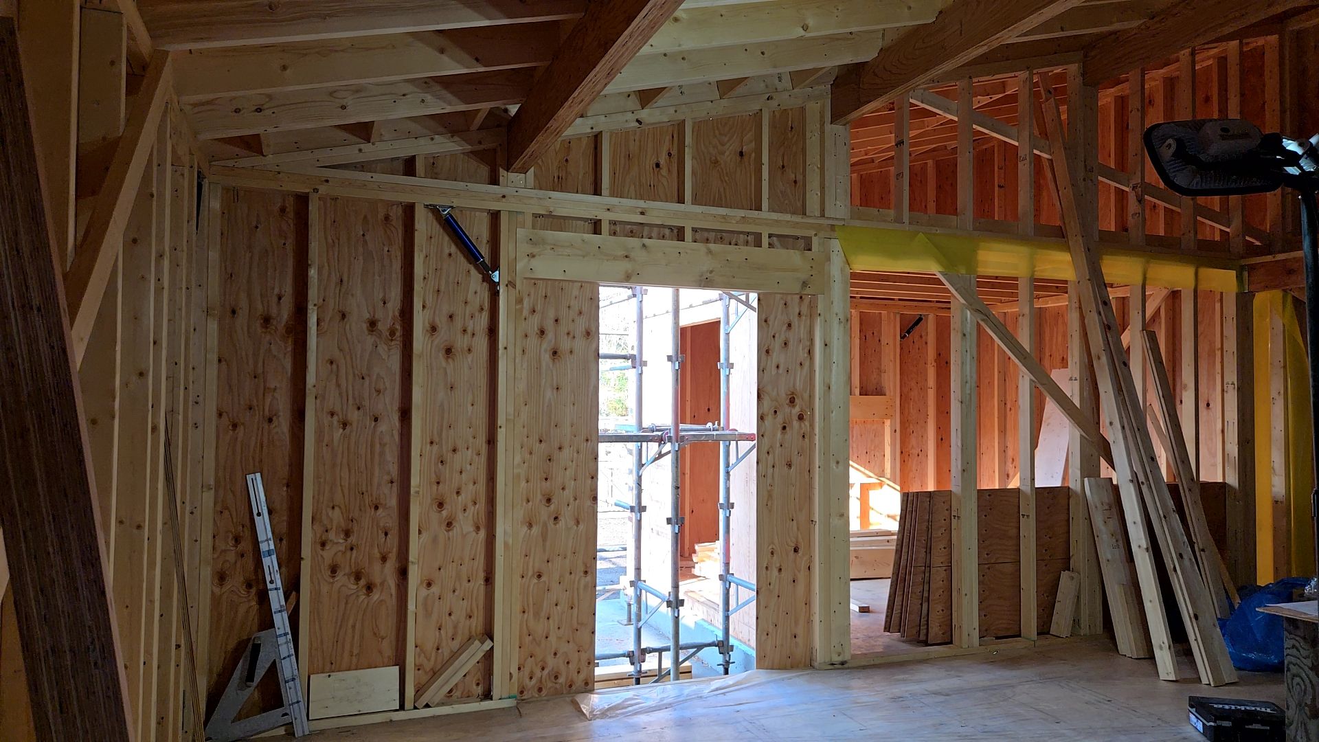 サッシを取り付けるための気密防水下地が行われる予定です。