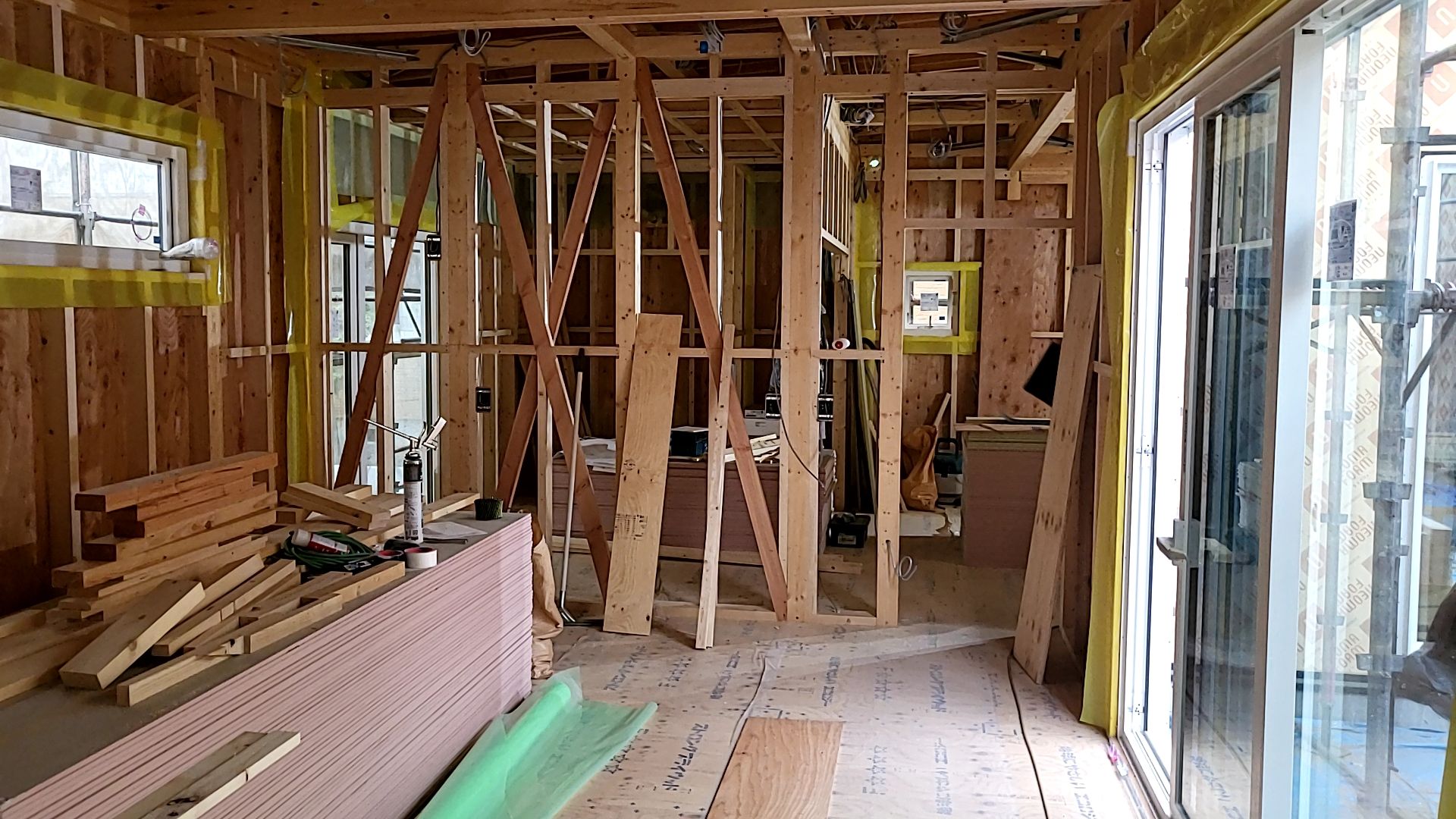 内部下地造作の様子です。