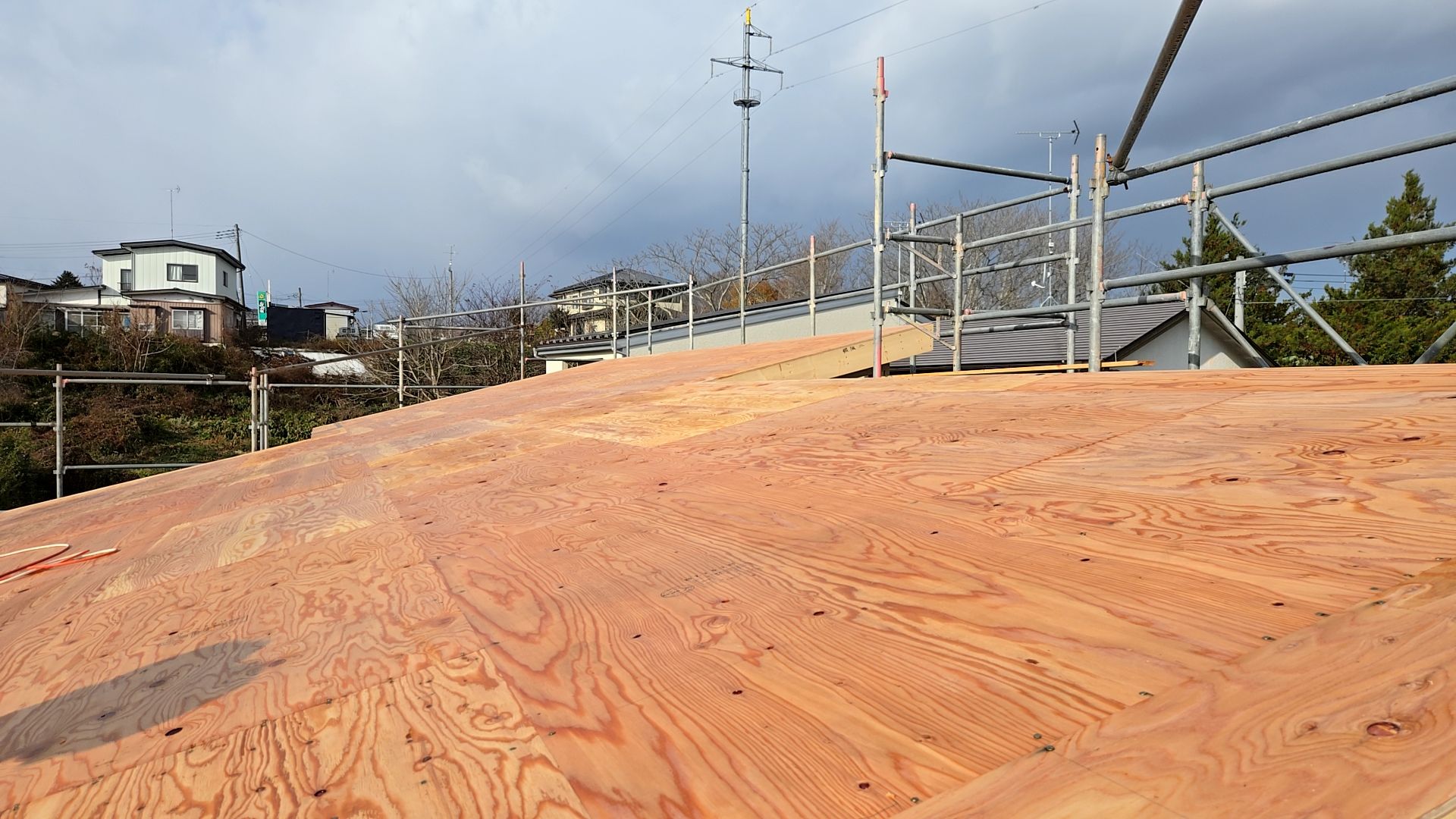 高所作業のため、安全対策には十分気を付け施工しております。