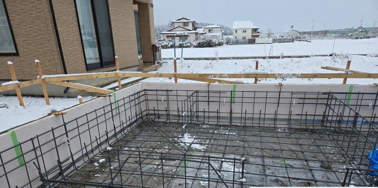 鉄筋の間隔・形状・補強筋・図面を確認しながら作業をしております。