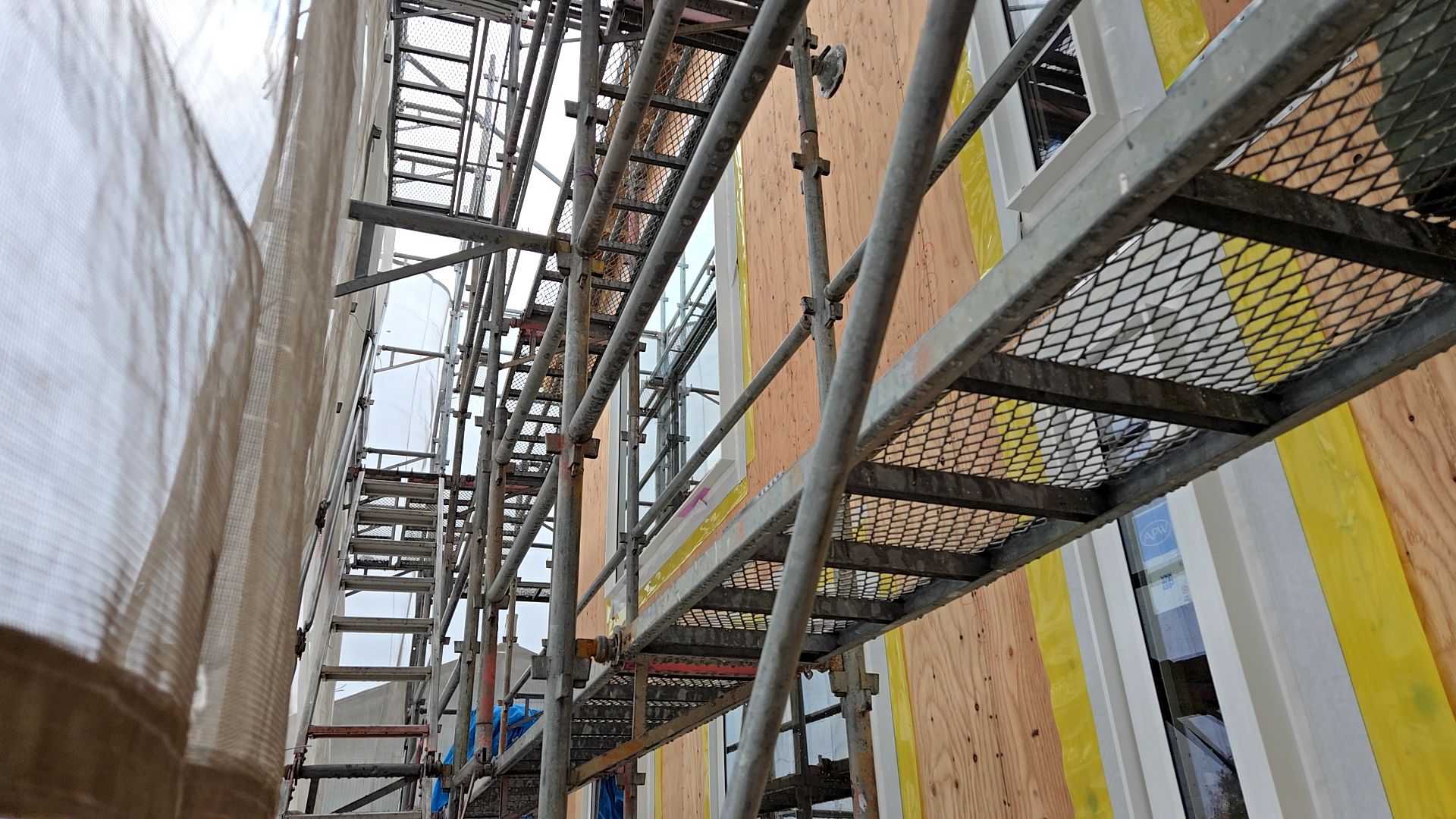 これより防水紙を張っていきます。