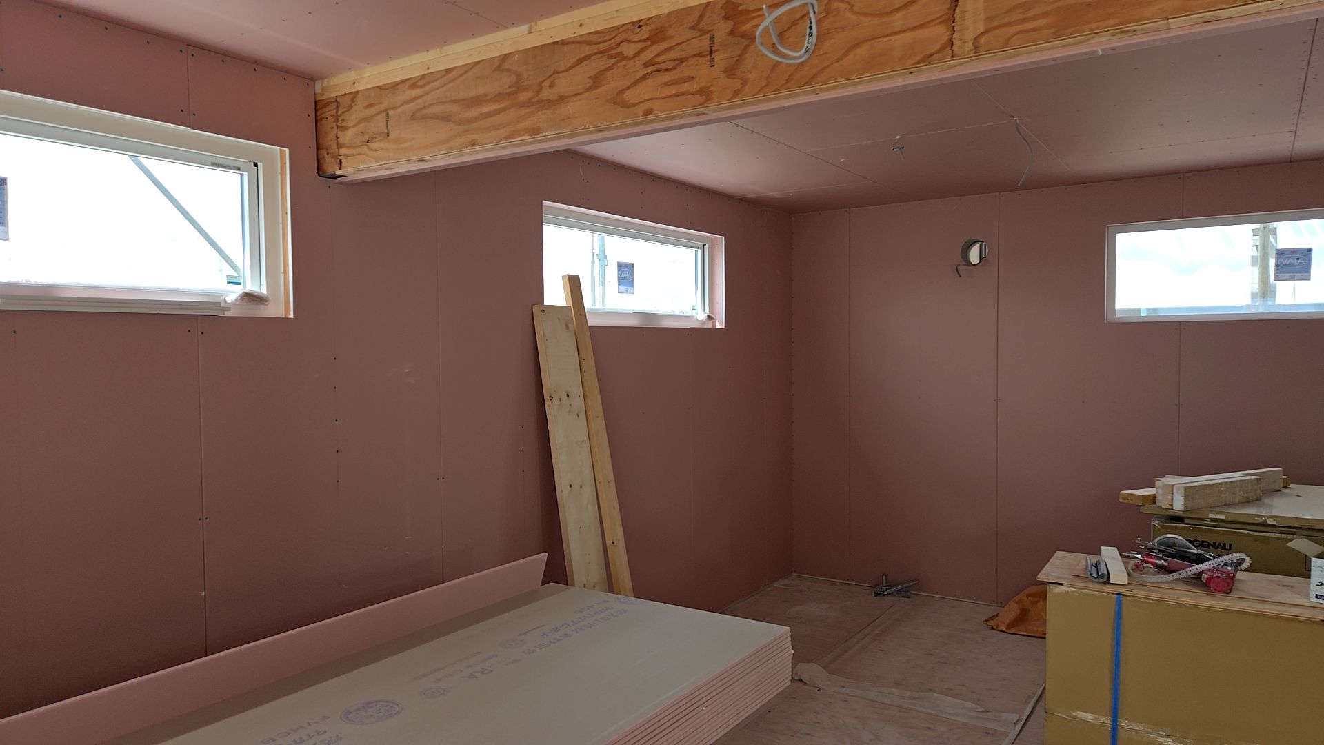 現場内はキレイに整頓し、事故や怪我のないよう十分に注意しております。