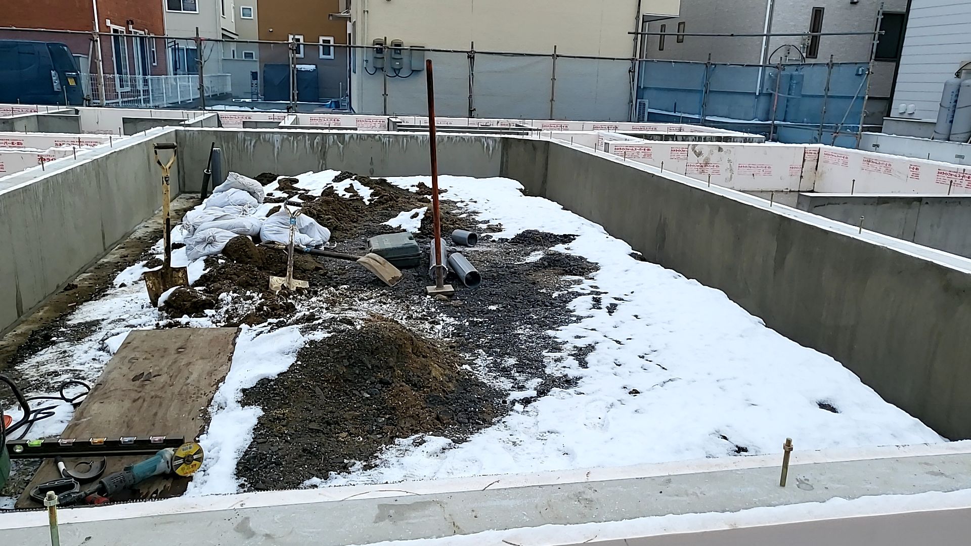 図面を確認しながら配管ルートを決め、施工していきます。