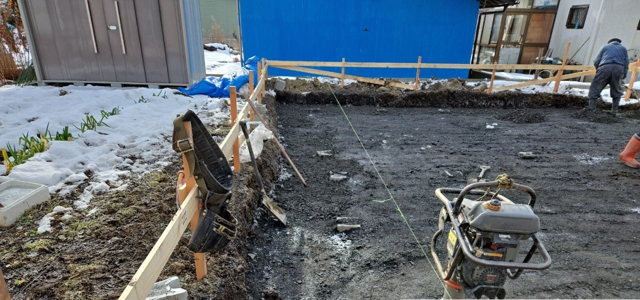 ランマ―を用い十分な締め固めを行っています。