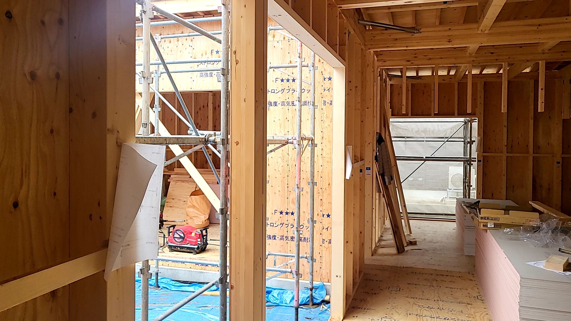 金物が取り付けられております。