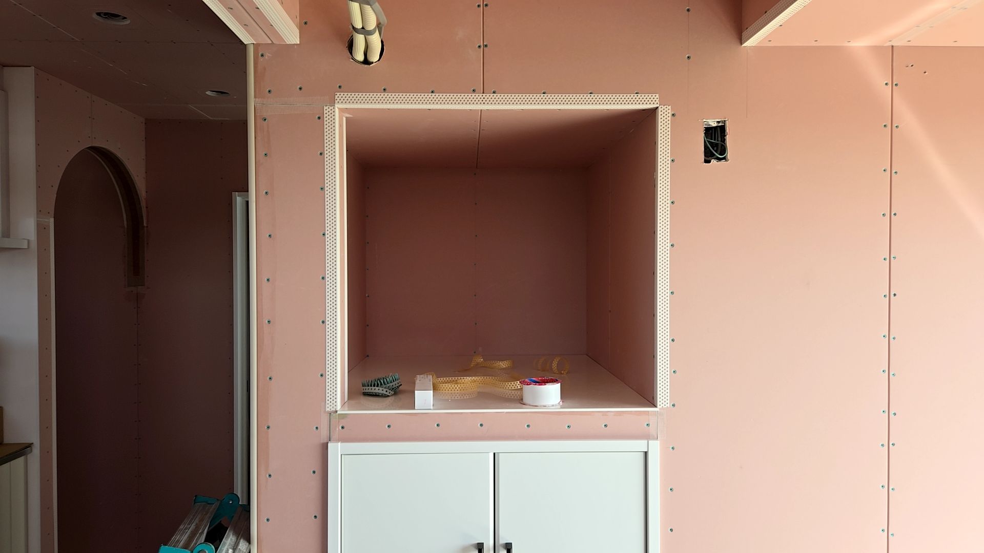 造作工事が行われた様子です。